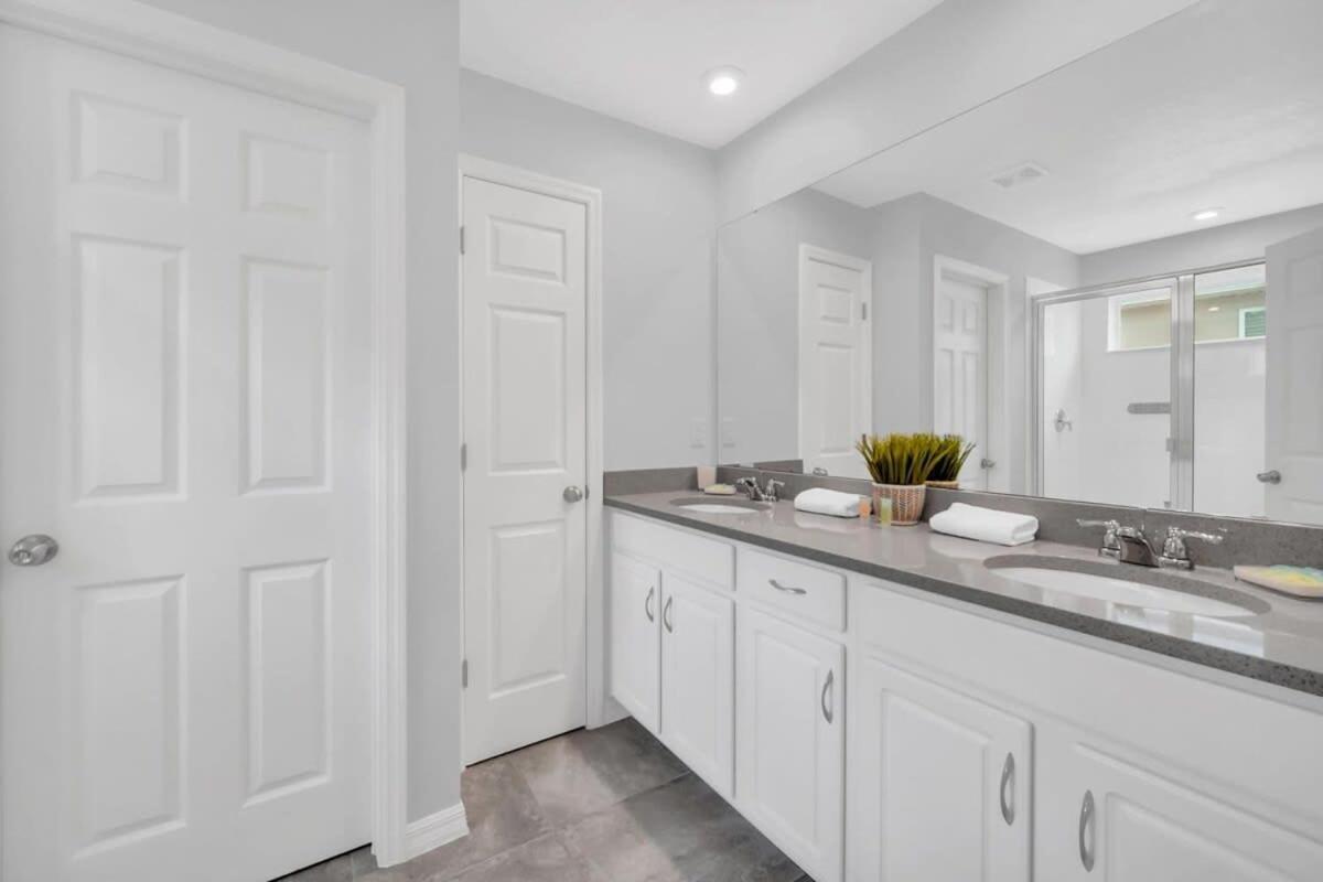 Luxury Villa SOUTH Facing Pool No Rear Neighbors Themed rooms theatre & Game Room #8SO8956