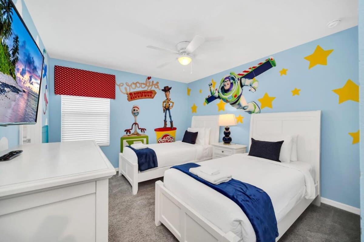 Luxury Villa SOUTH Facing Pool No Rear Neighbors Themed rooms theatre & Game Room #8SO8956