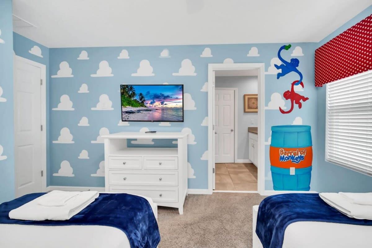 Luxury Villa SOUTH Facing Pool No Rear Neighbors Themed rooms theatre & Game Room #8SO8956