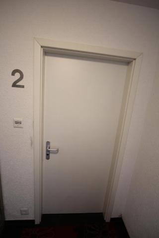 Dulliken 1 Schlafzimmer, Wohnzimmer, Küche mit Geschirr komplett, Bad
