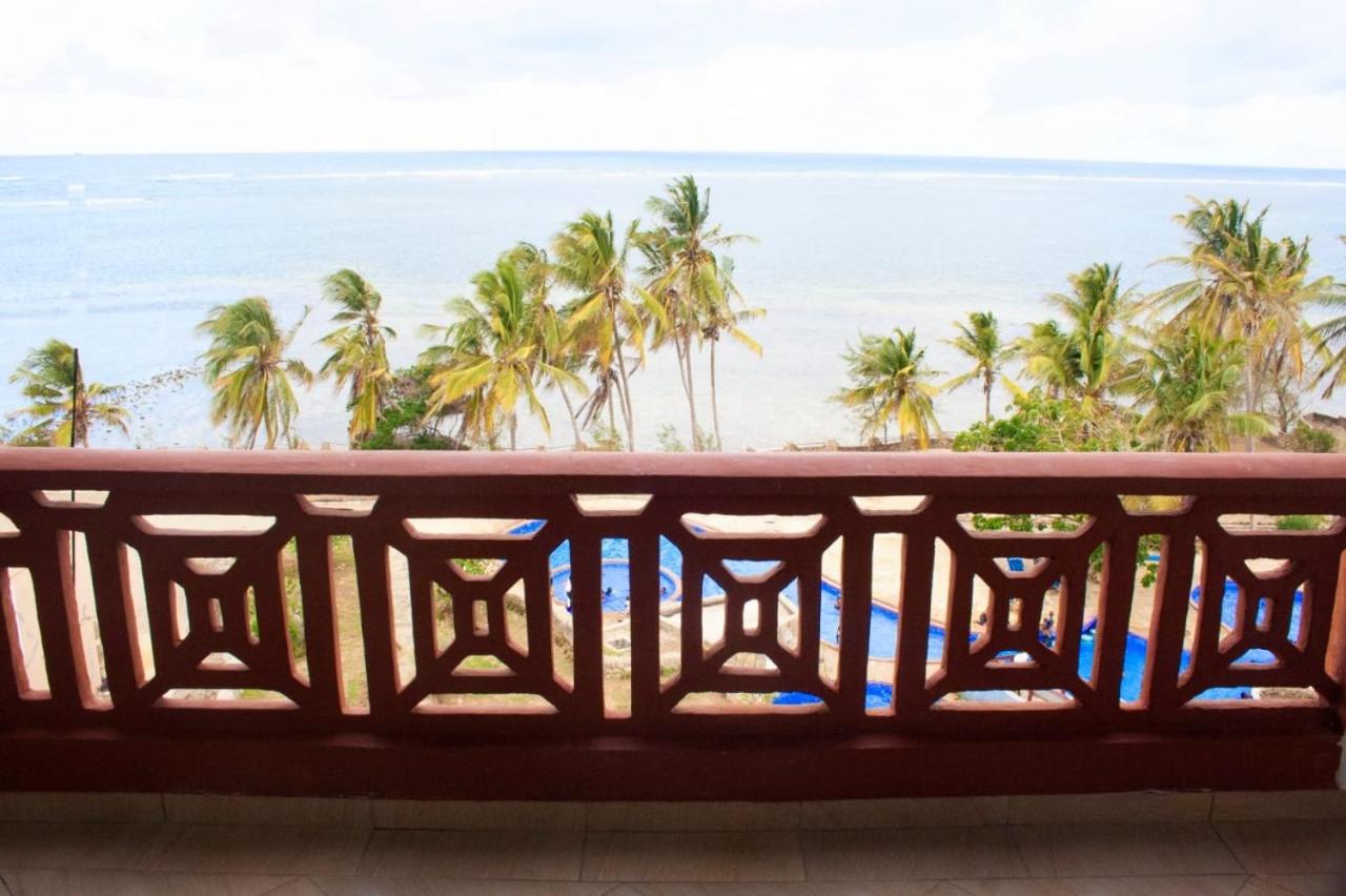 Lux Suites Lamera Beachfront Apartments