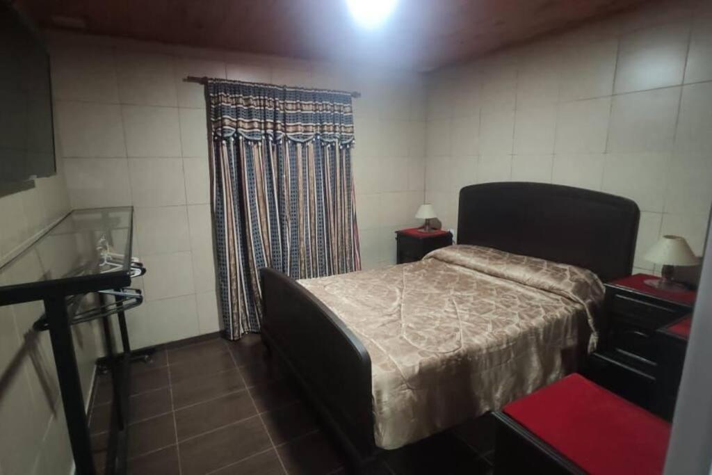 Acogedor alojamiento con piscina y gran patio