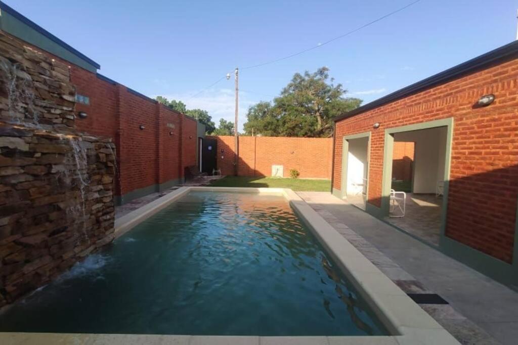 Acogedor alojamiento con piscina y gran patio