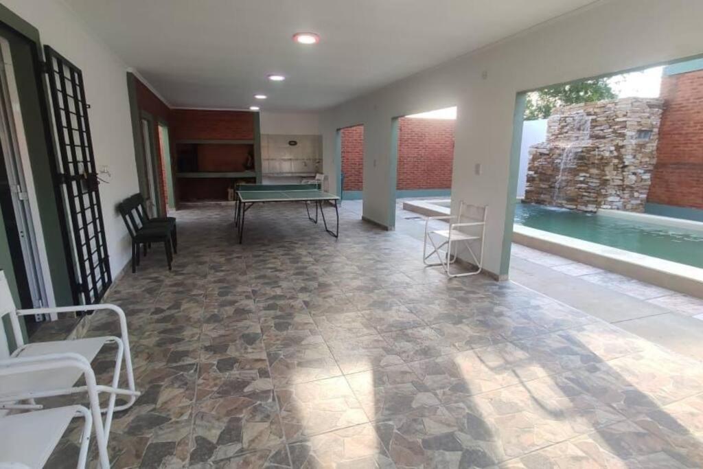 Acogedor alojamiento con piscina y gran patio