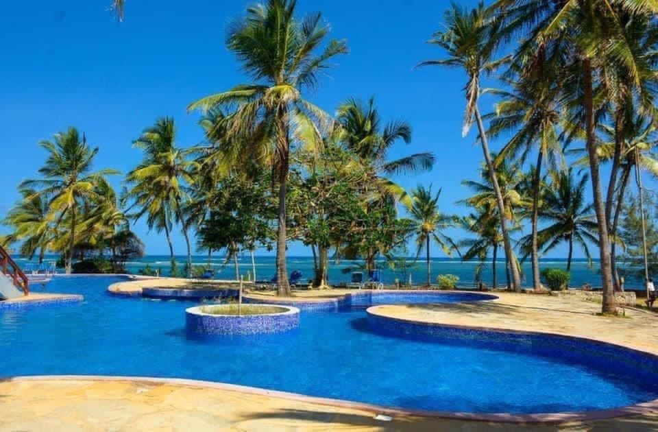 Lux Suites Lamera Beachfront Apartments