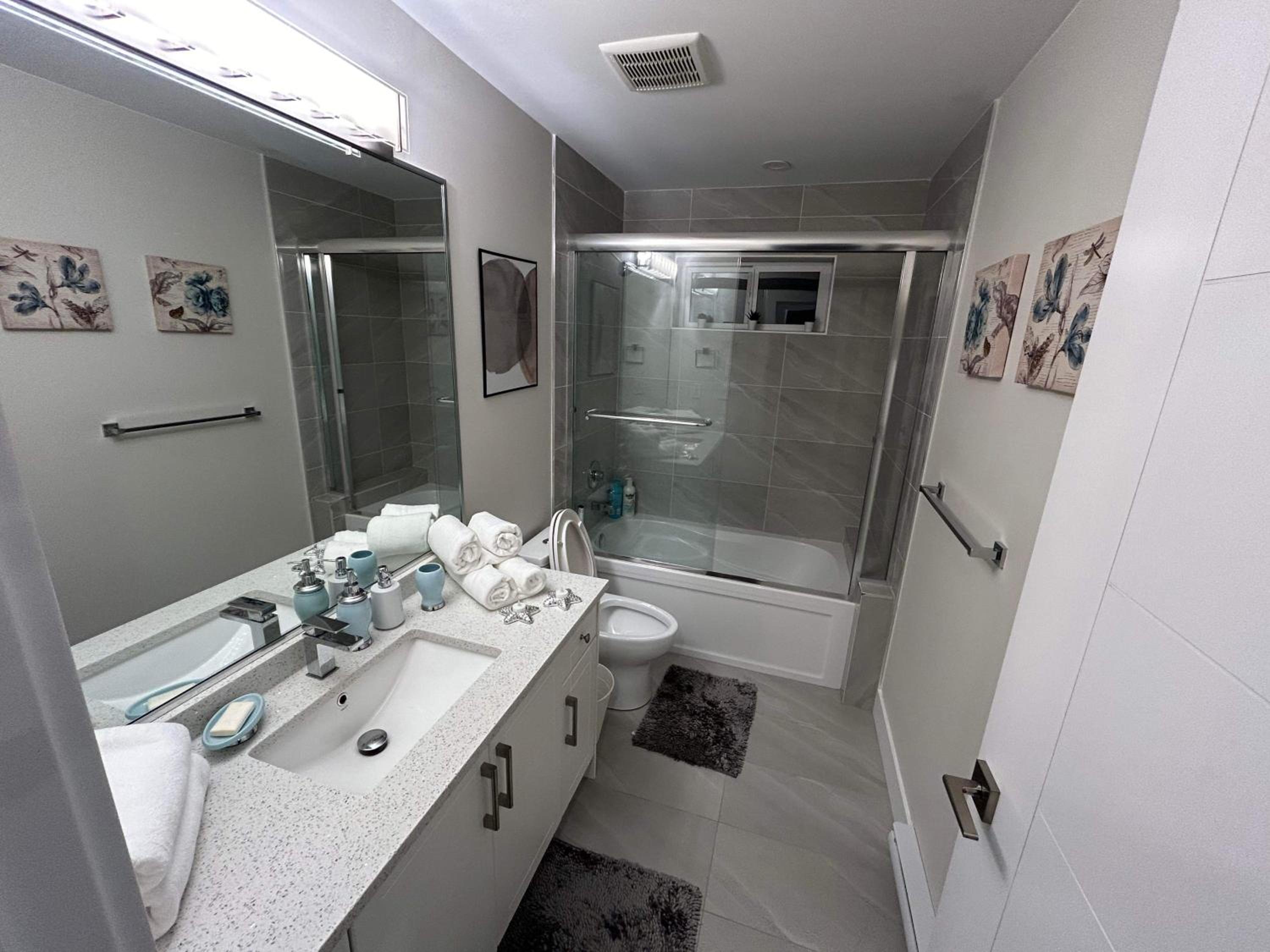 New, Spacious 2 Bedrooms in Downtown With Free Parking!
