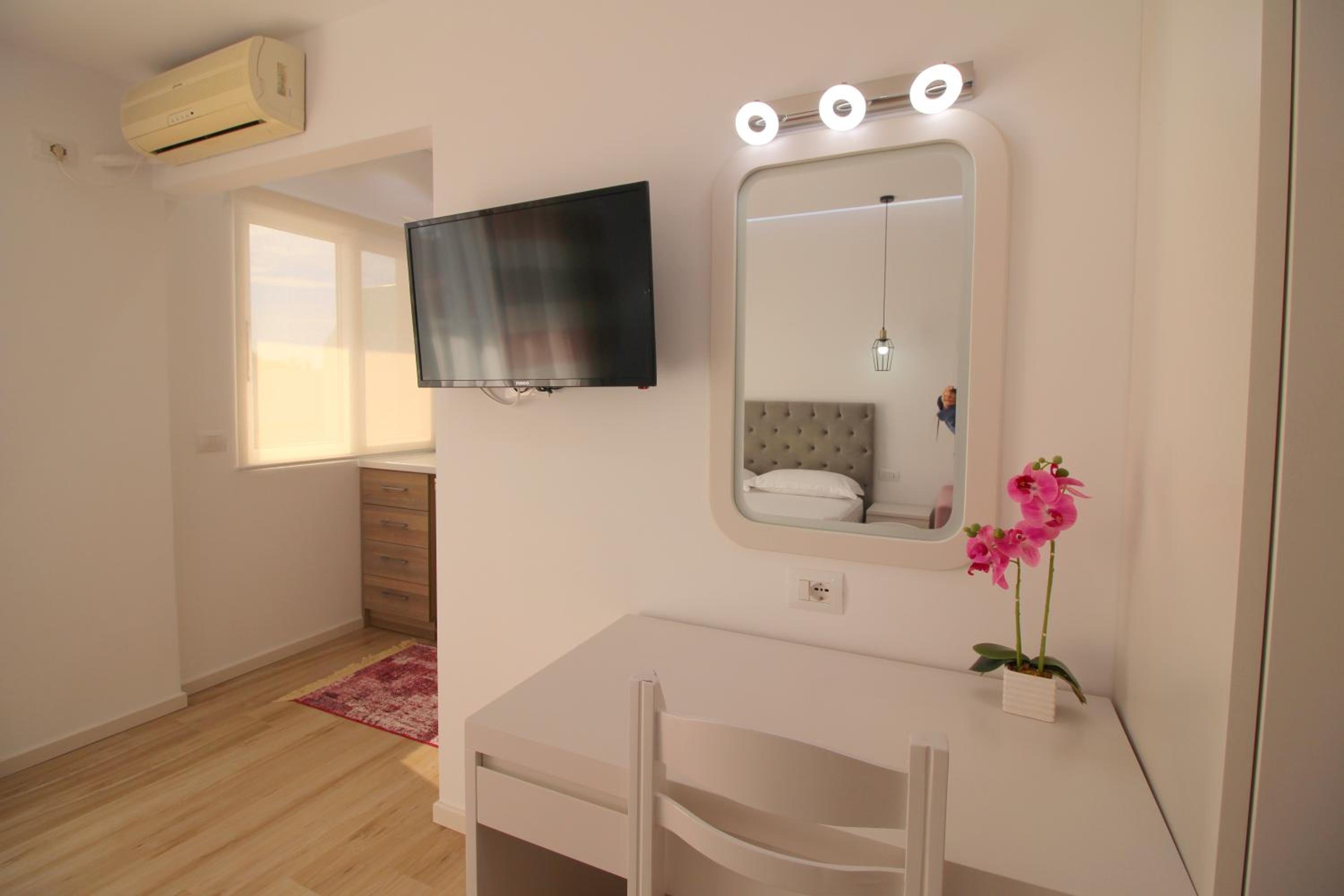 Elena Hotel