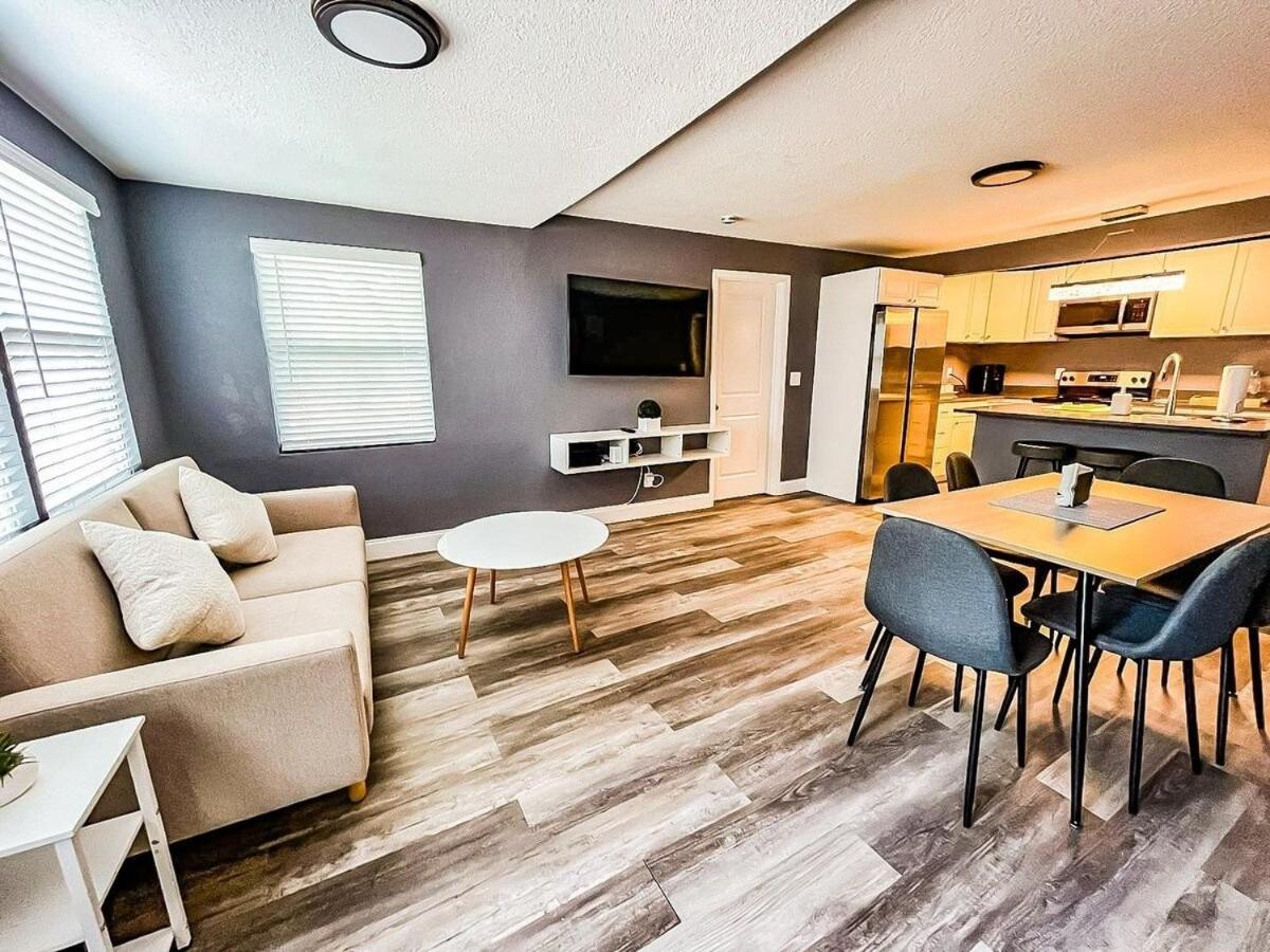 Stilysh 4/2 Bd near Adv Island Busch Gardens view 2