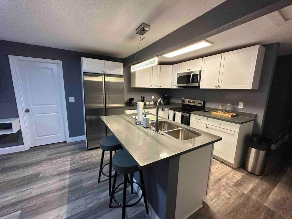 Stilysh 4/2 Bd near Adv Island Busch Gardens view 4