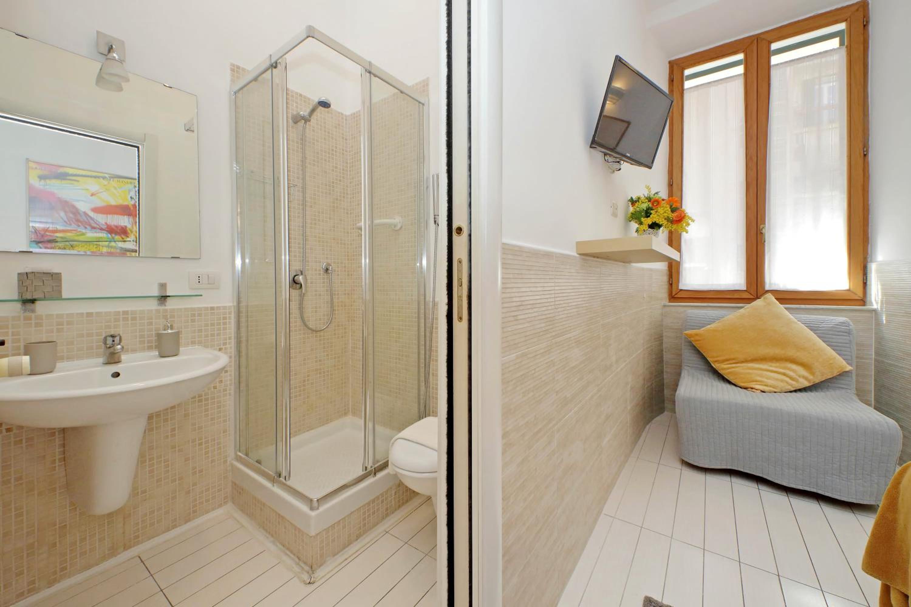 Opera Inn Suites - Rooms and Apartments