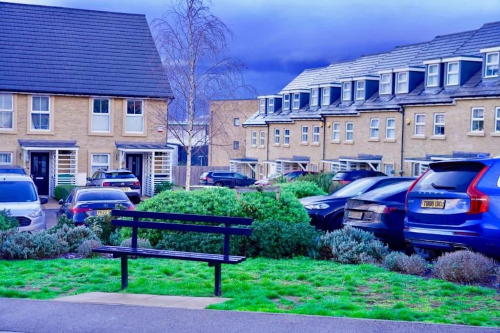 Dale House, Spacious Home in Central Dartford with Parking