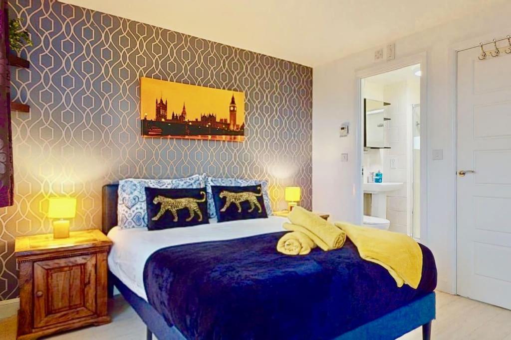 Dale House, Spacious Home in Central Dartford with Parking