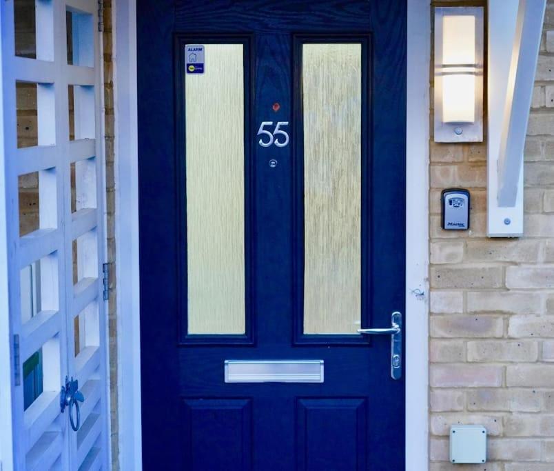 Dale House, Spacious Home in Central Dartford with Parking