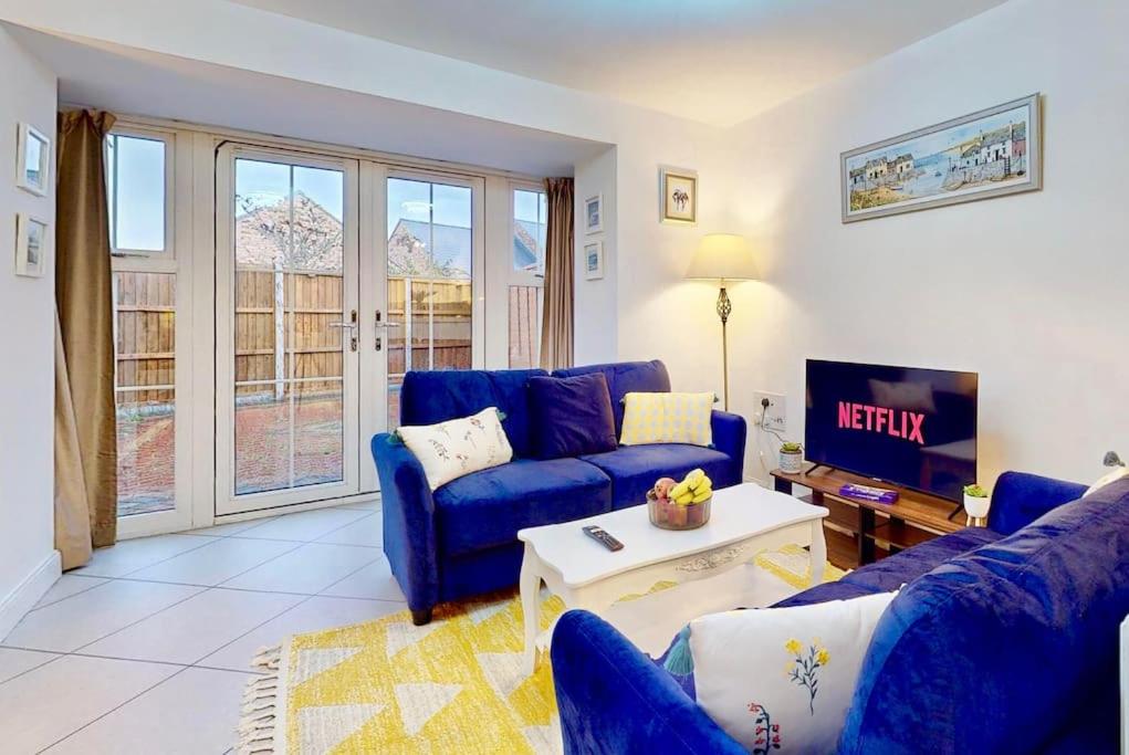 Dale House, Spacious Home in Central Dartford with Parking