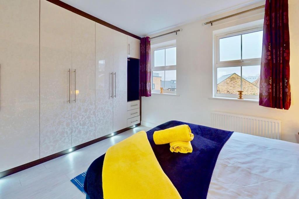 Dale House, Spacious Home in Central Dartford with Parking