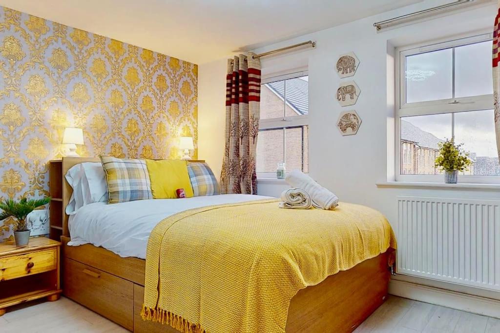 Dale House, Spacious Home in Central Dartford with Parking