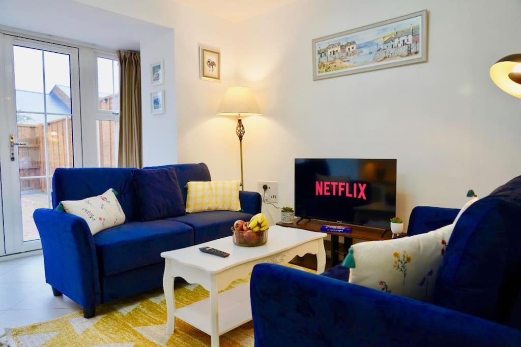 Dale House, Spacious Home in Central Dartford with Parking