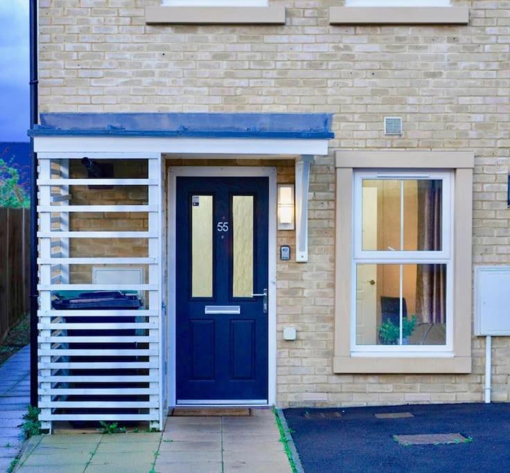 Dale House, Spacious Home in Central Dartford with Parking