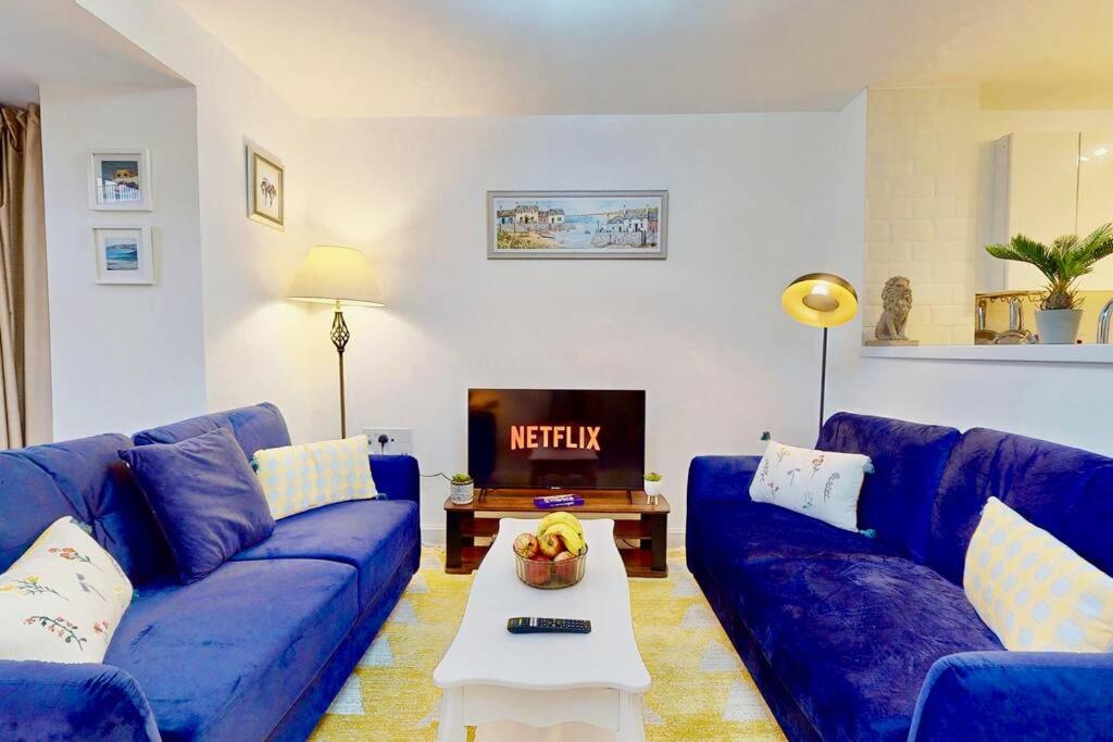 Dale House, Spacious Home in Central Dartford with Parking