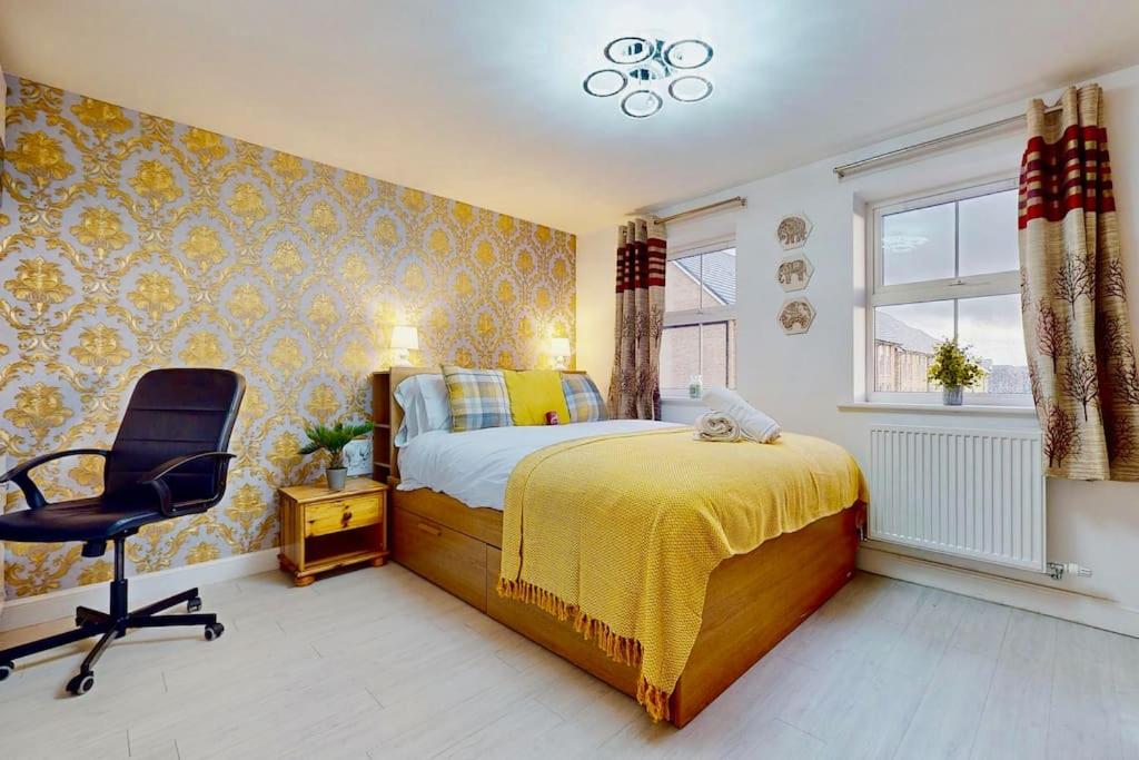 Dale House, Spacious Home in Central Dartford with Parking