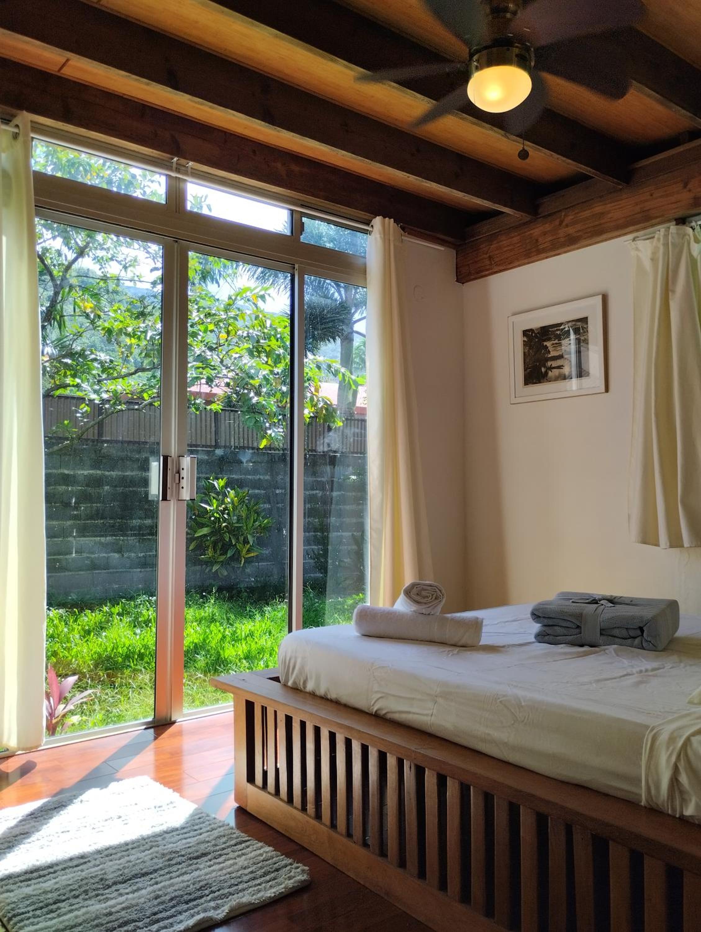Tema'e Beach House view 5
