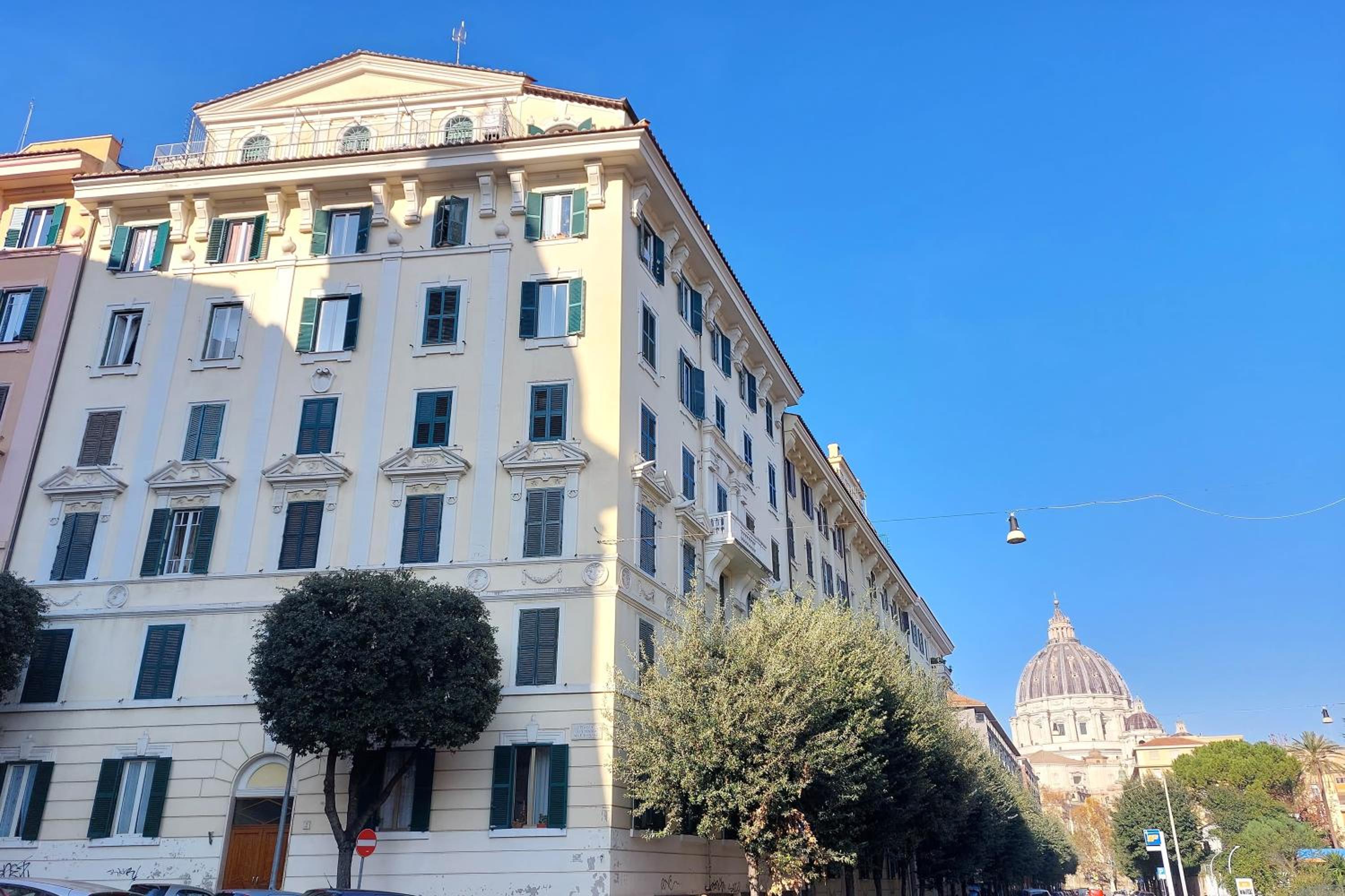 Opera Inn Suites - Rooms and Apartments
