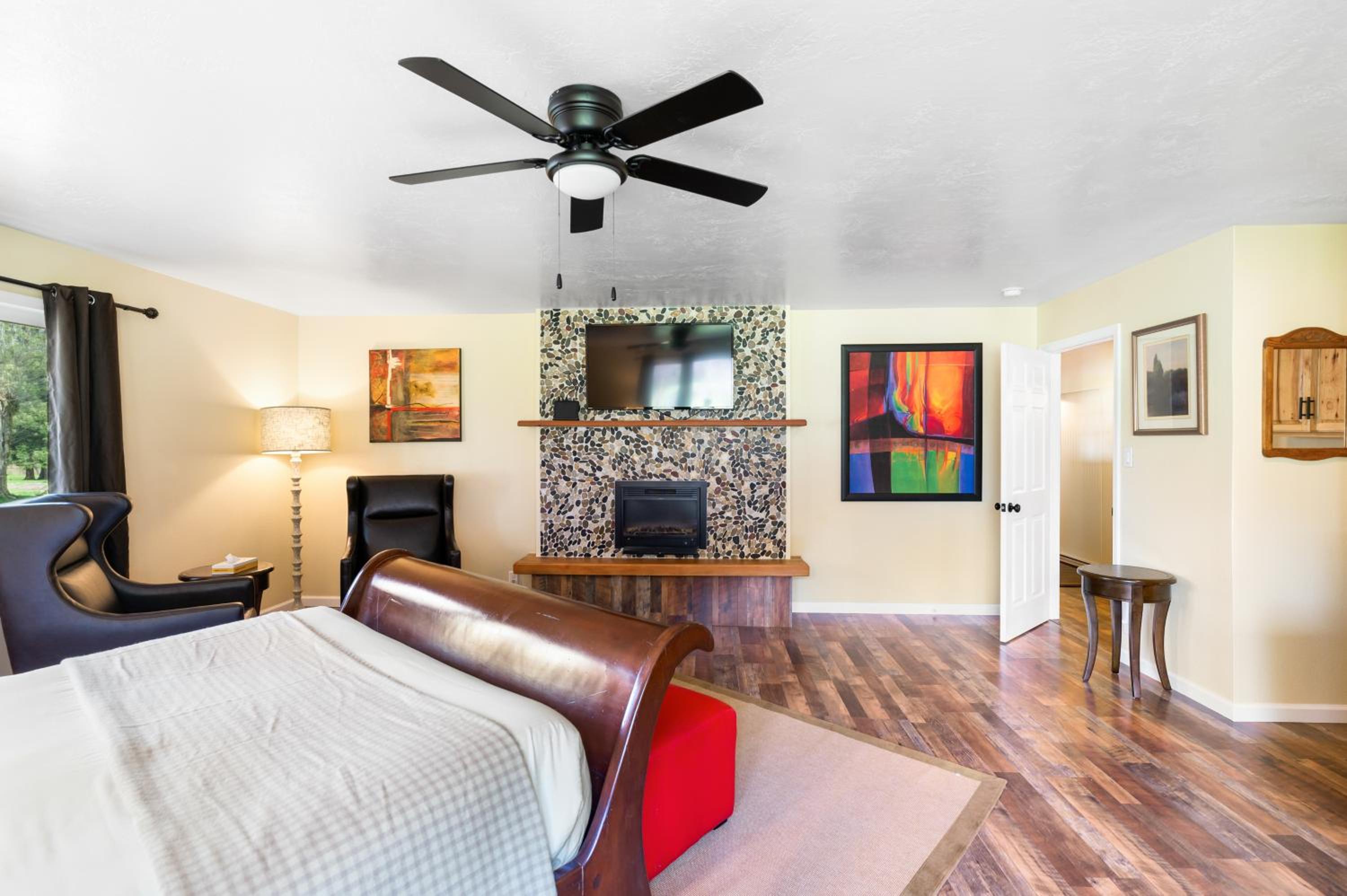 Indian Creek Lodge