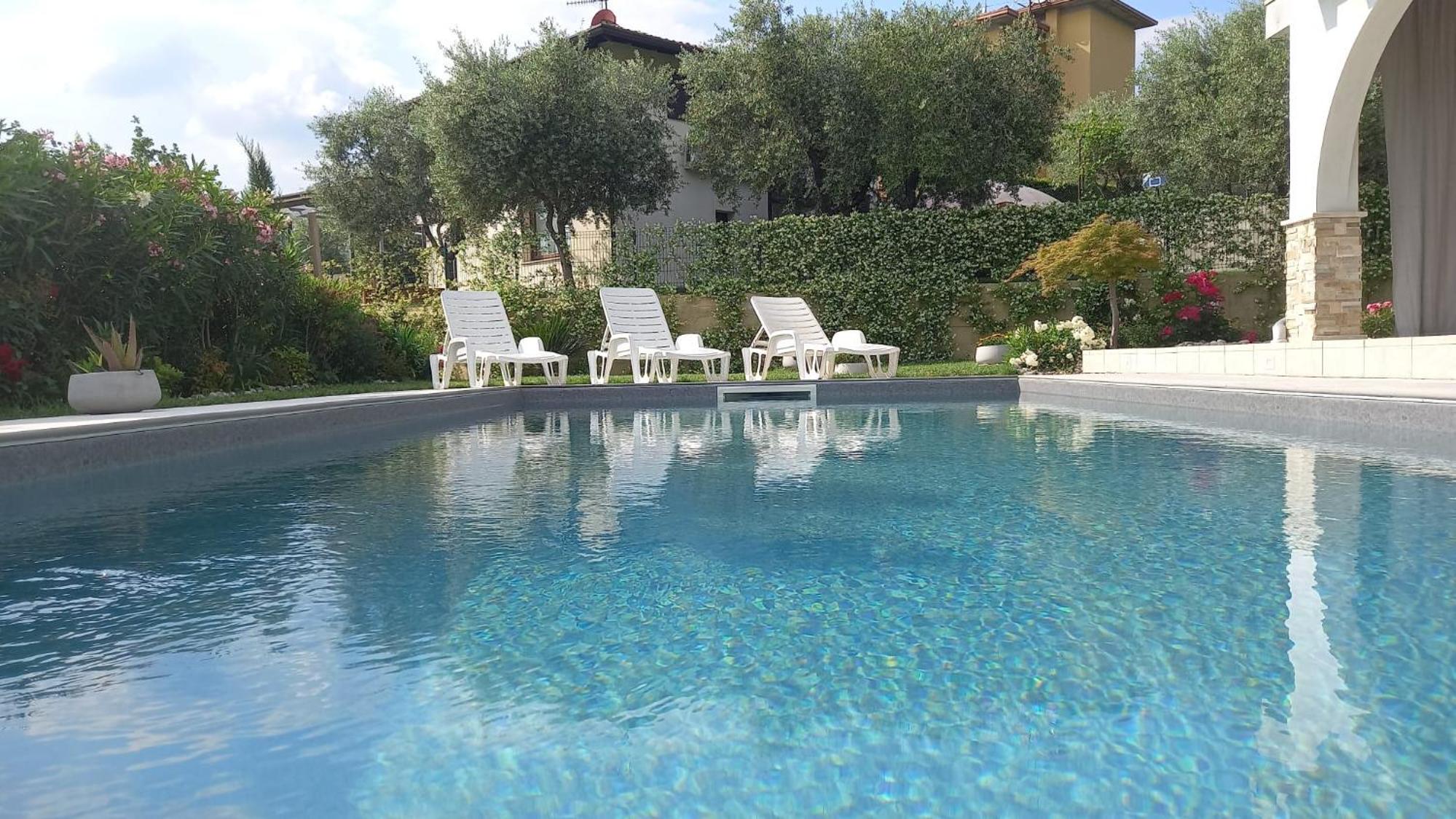 Villa Bocciolo, piscina, giardino, vasca idromassaggio view 4