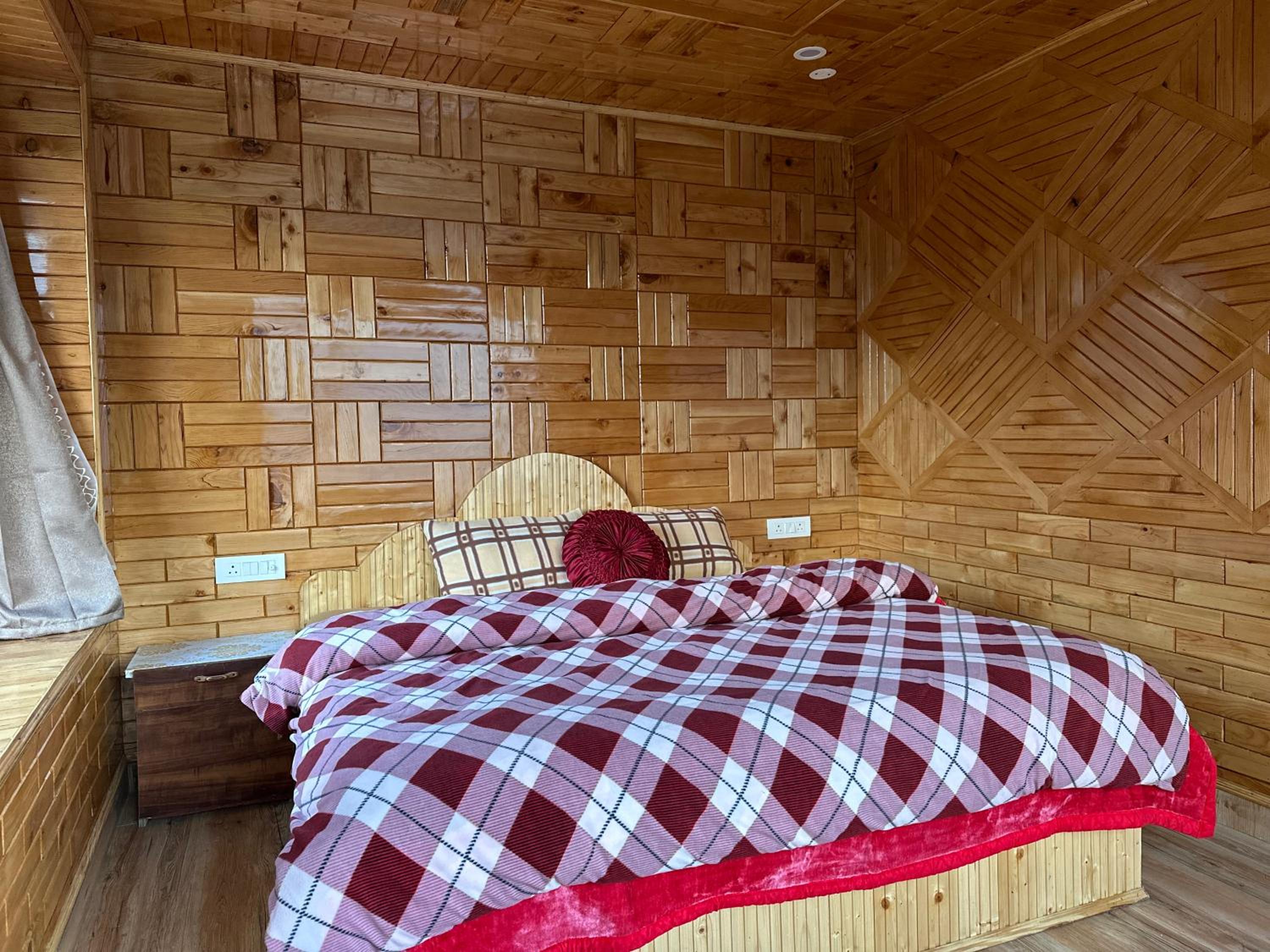 Nature’s Nest Cottage Jibhi view 2
