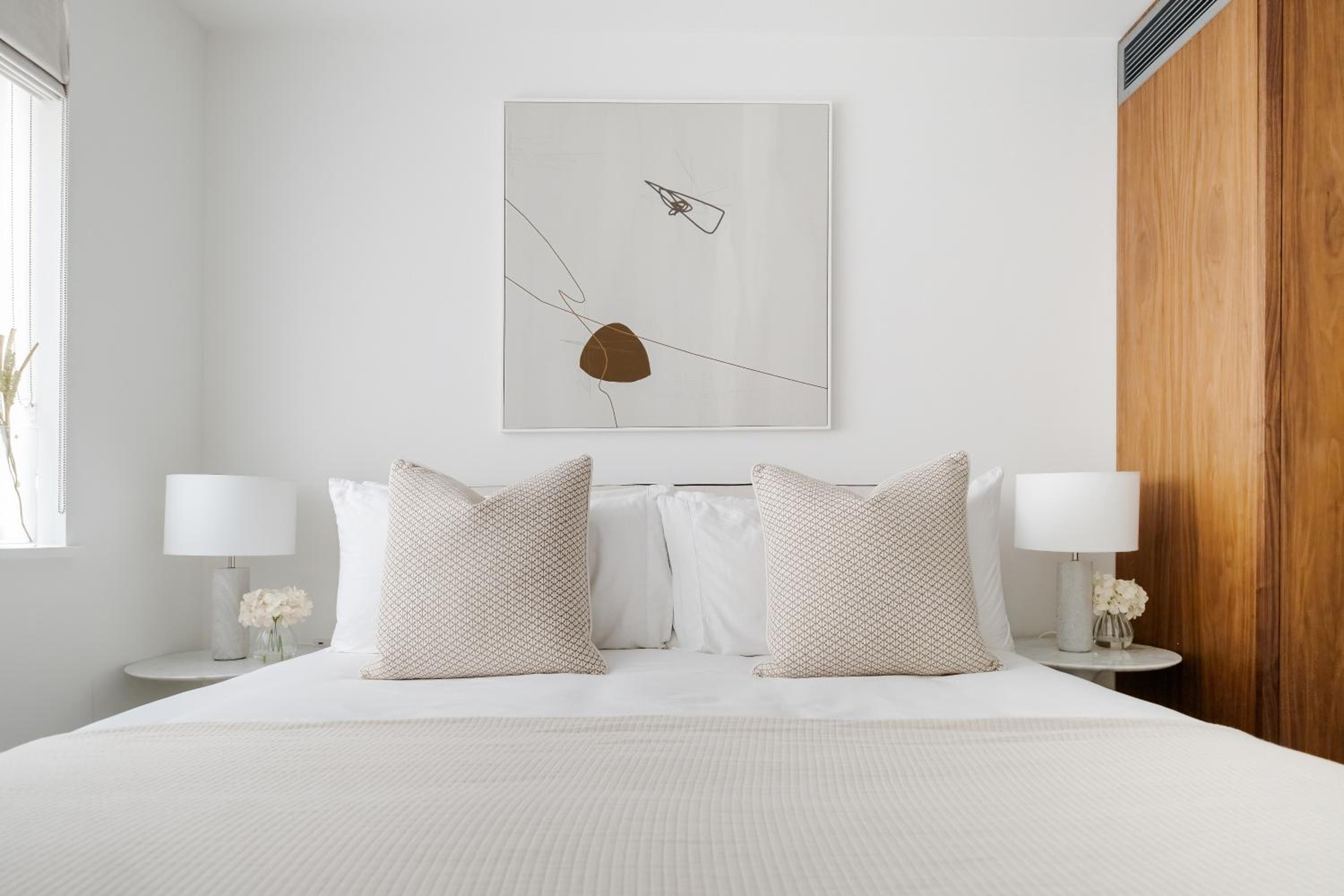 Luxury Central Mayfair Townhouse with A/C 3BR 3BA