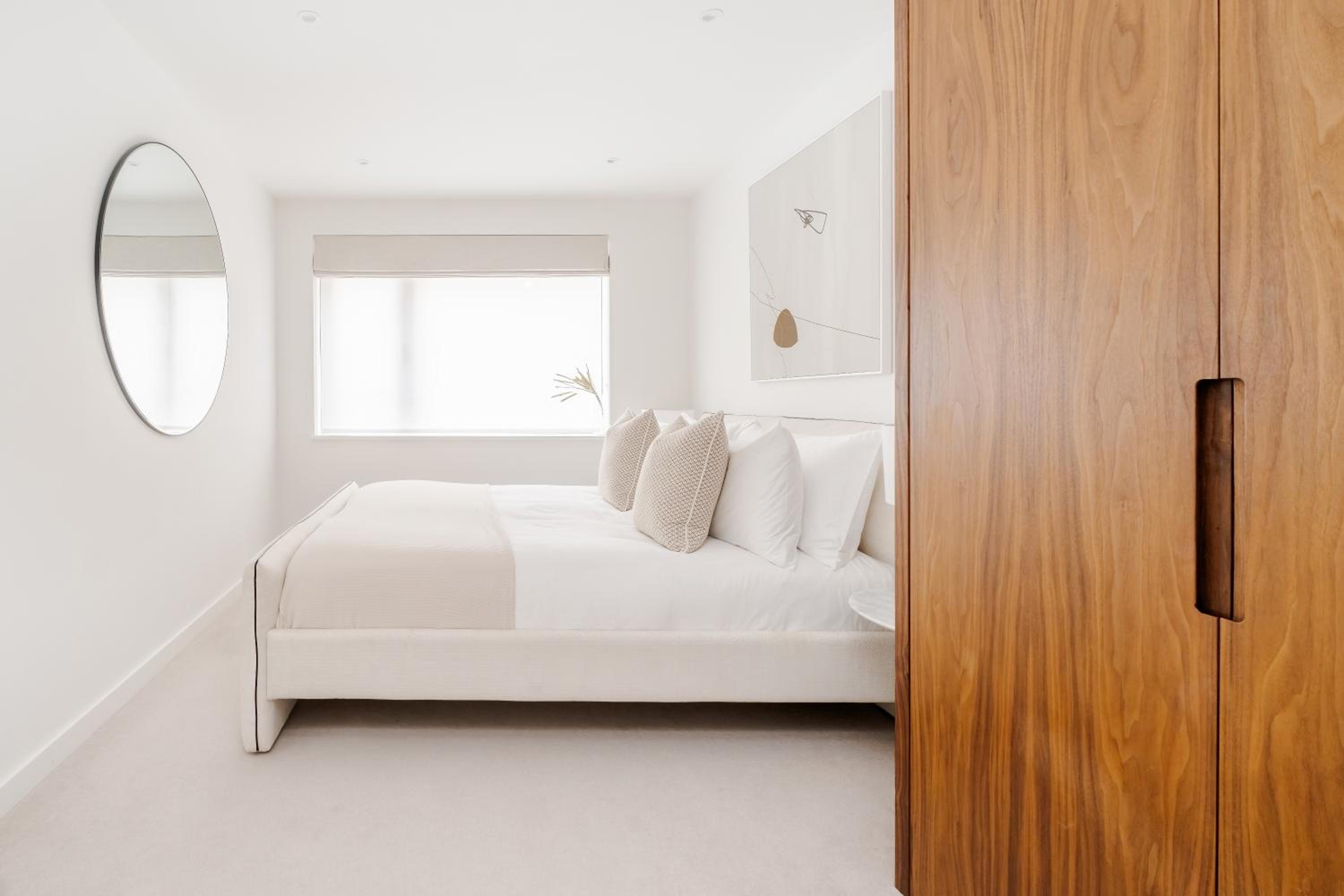 Luxury Central Mayfair Townhouse with A/C 3BR 3BA