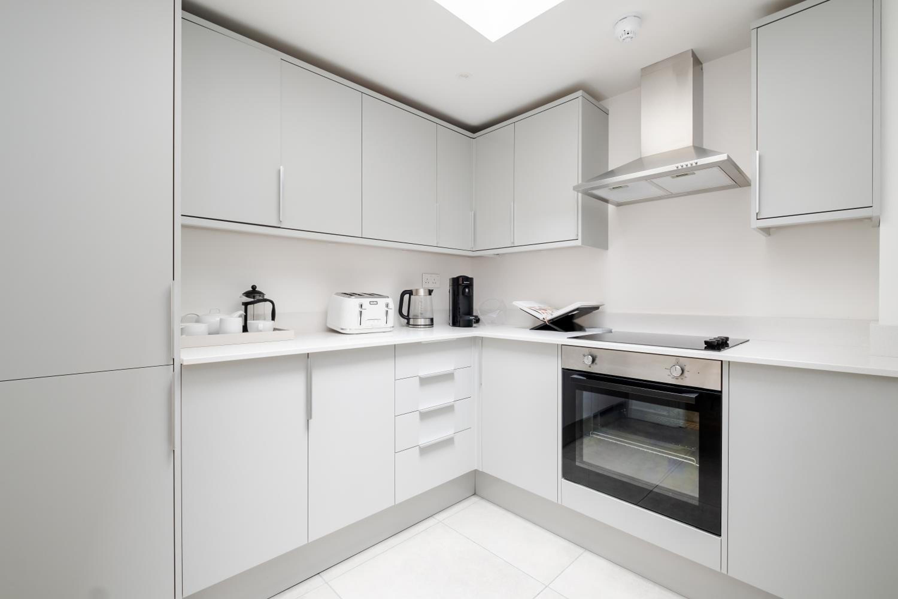 Luxury Central Mayfair Townhouse with A/C 3BR 3BA