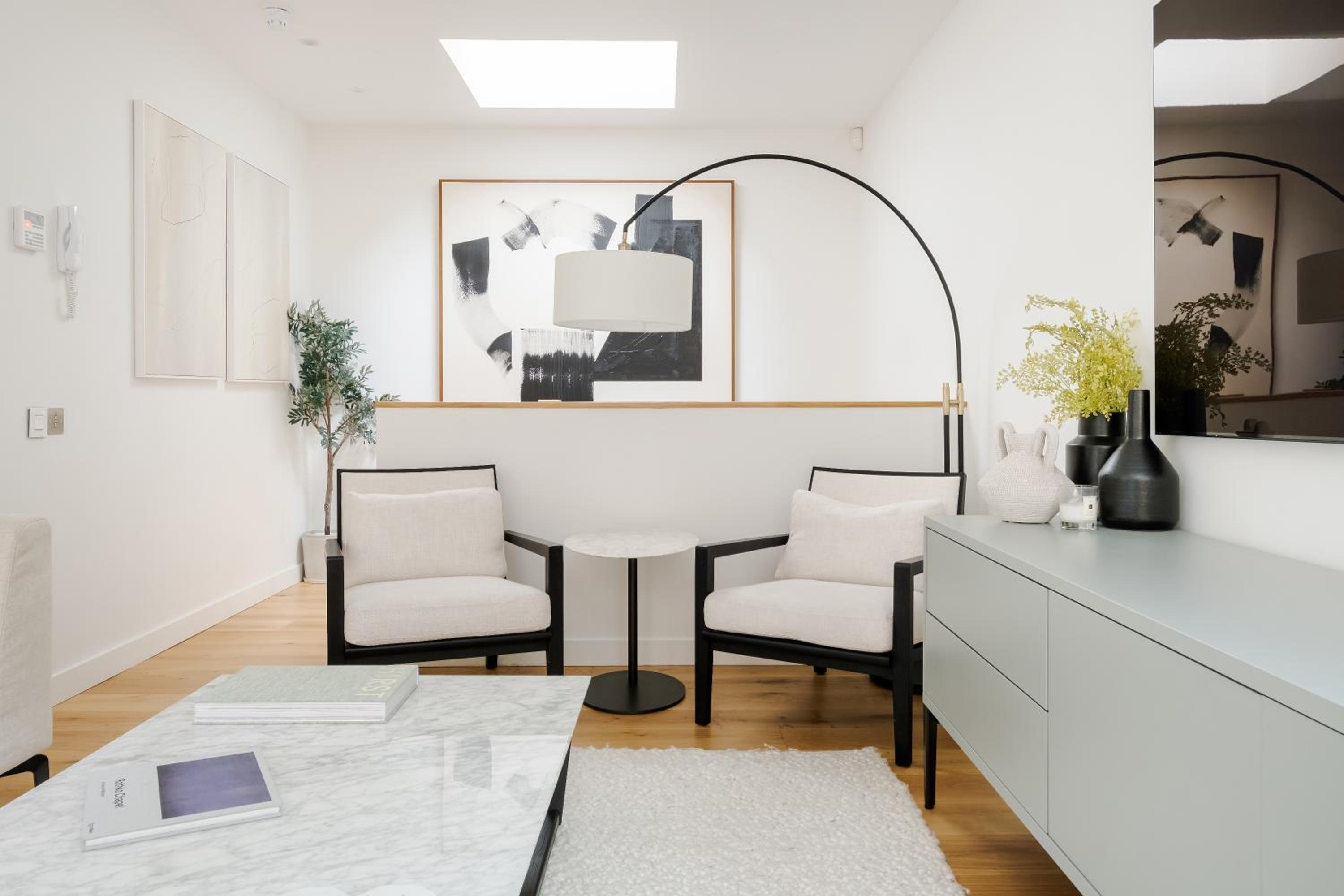 Luxury Central Mayfair Townhouse with A/C 3BR 3BA