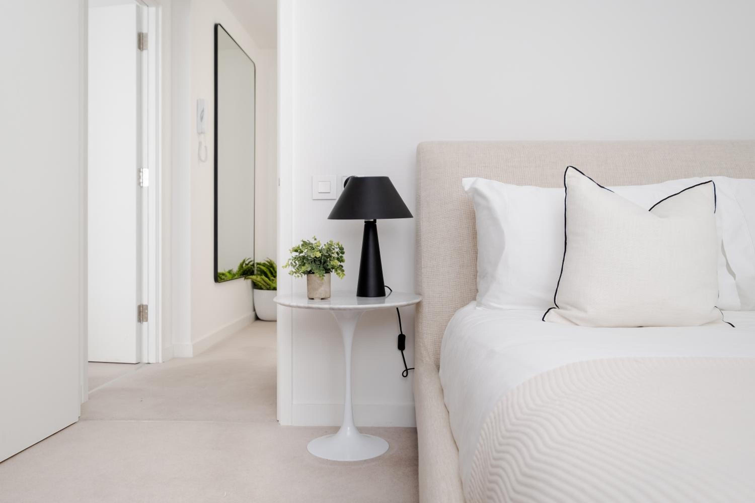 Luxury Central Mayfair Townhouse with A/C 3BR 3BA