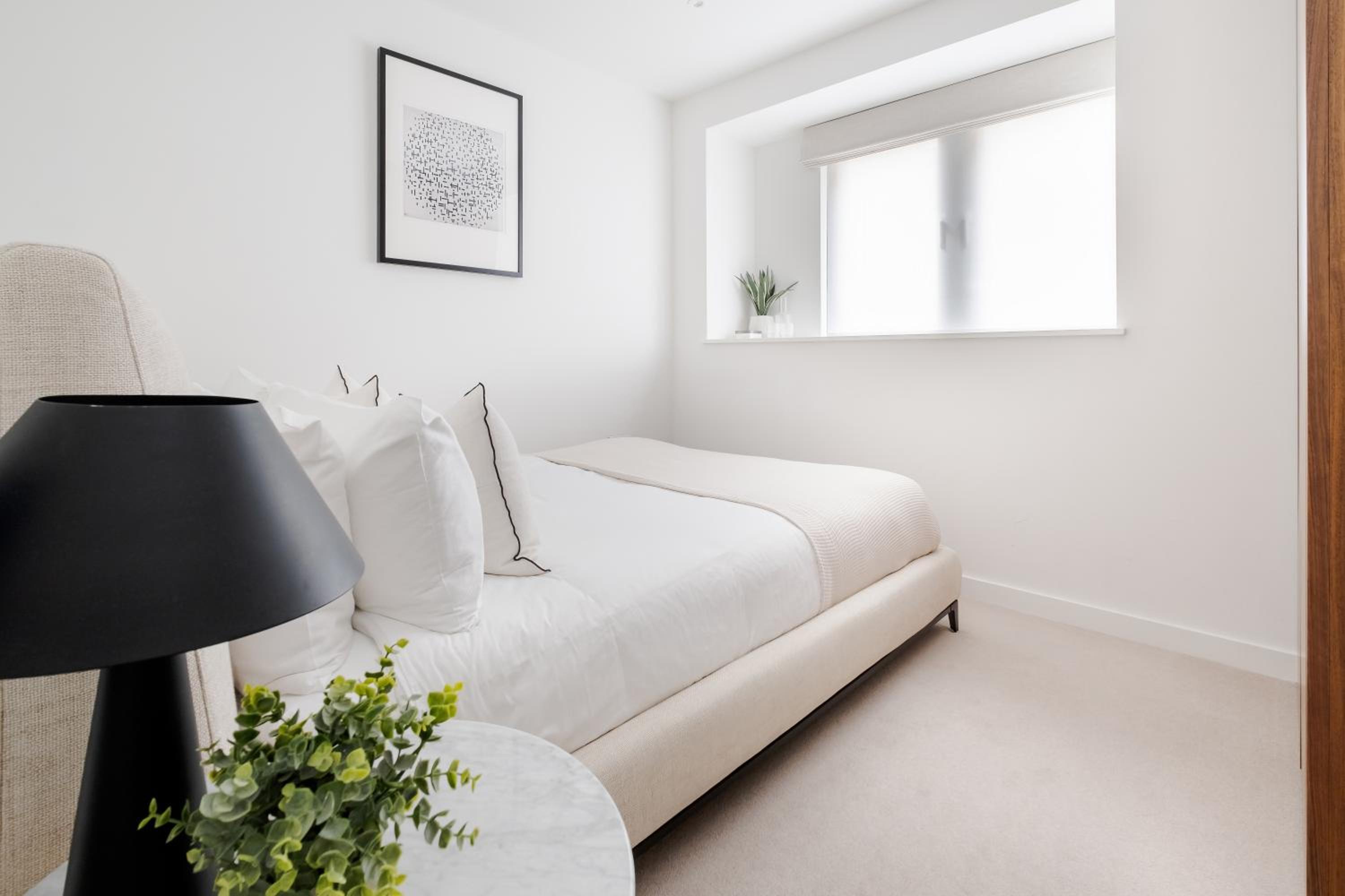 Luxury Central Mayfair Townhouse with A/C 3BR 3BA