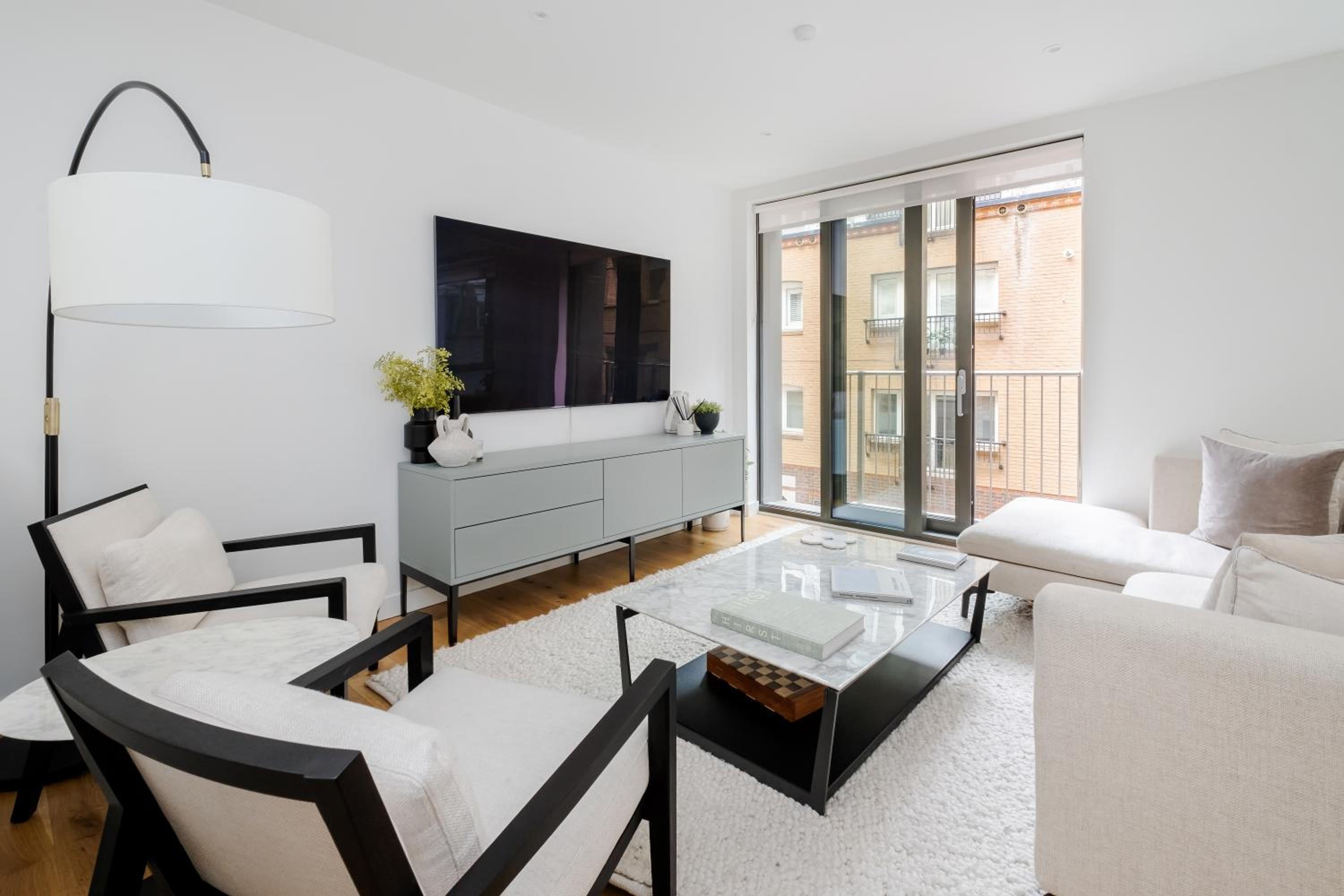 Luxury Central Mayfair Townhouse with A/C 3BR 3BA