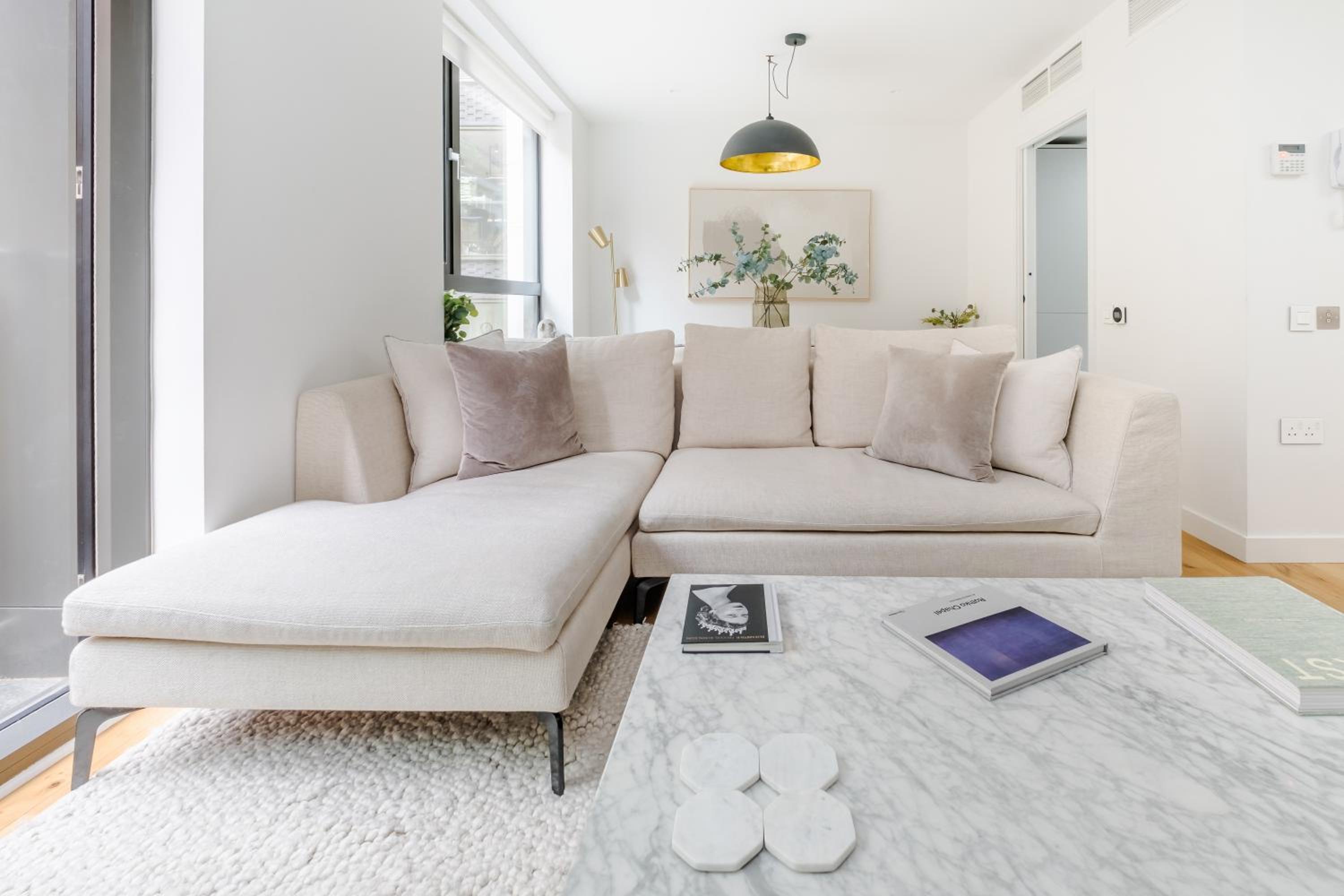 Luxury Central Mayfair Townhouse with A/C 3BR 3BA