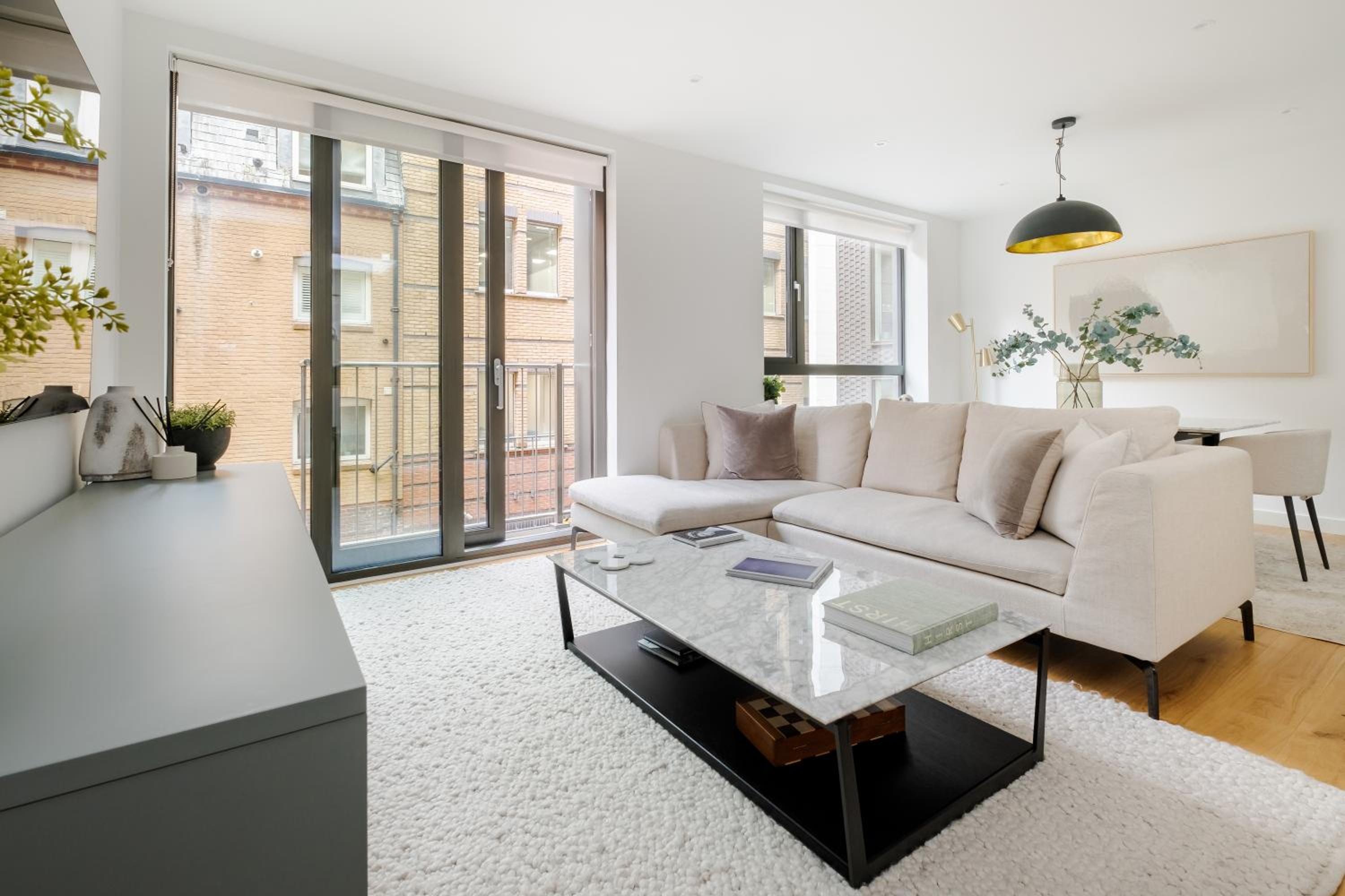 Luxury Central Mayfair Townhouse with A/C 3BR 3BA