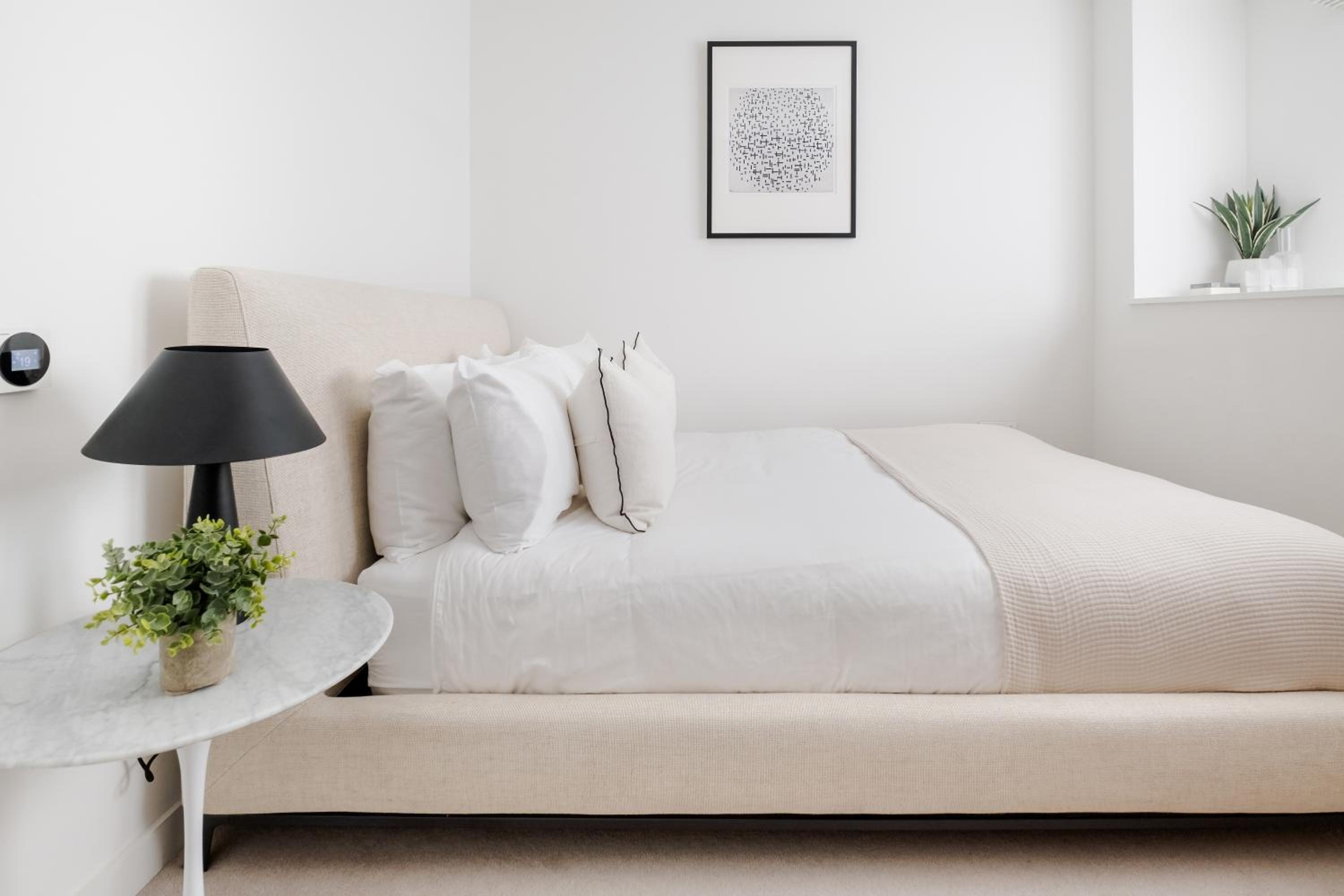 Luxury Central Mayfair Townhouse with A/C 3BR 3BA