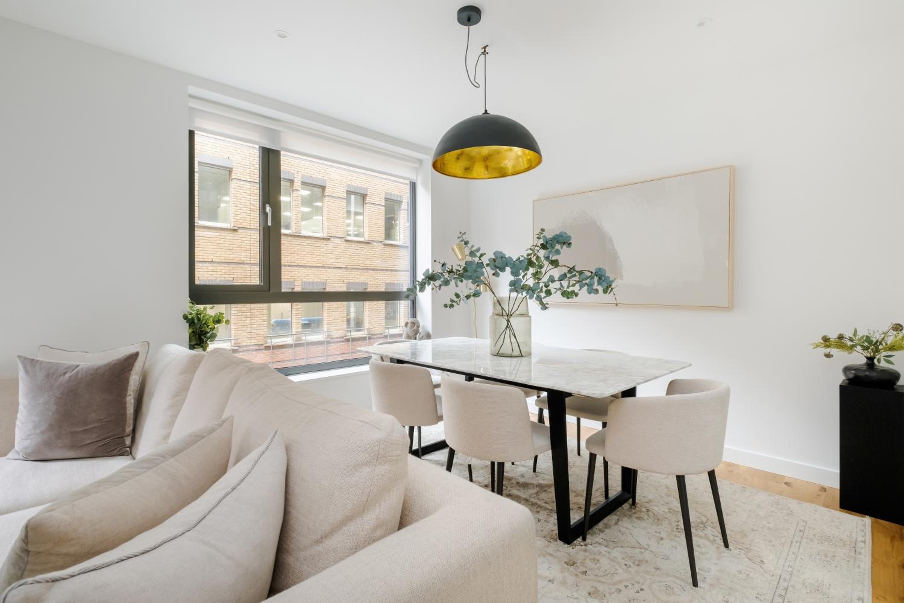 Luxury Central Mayfair Townhouse with A/C 3BR 3BA