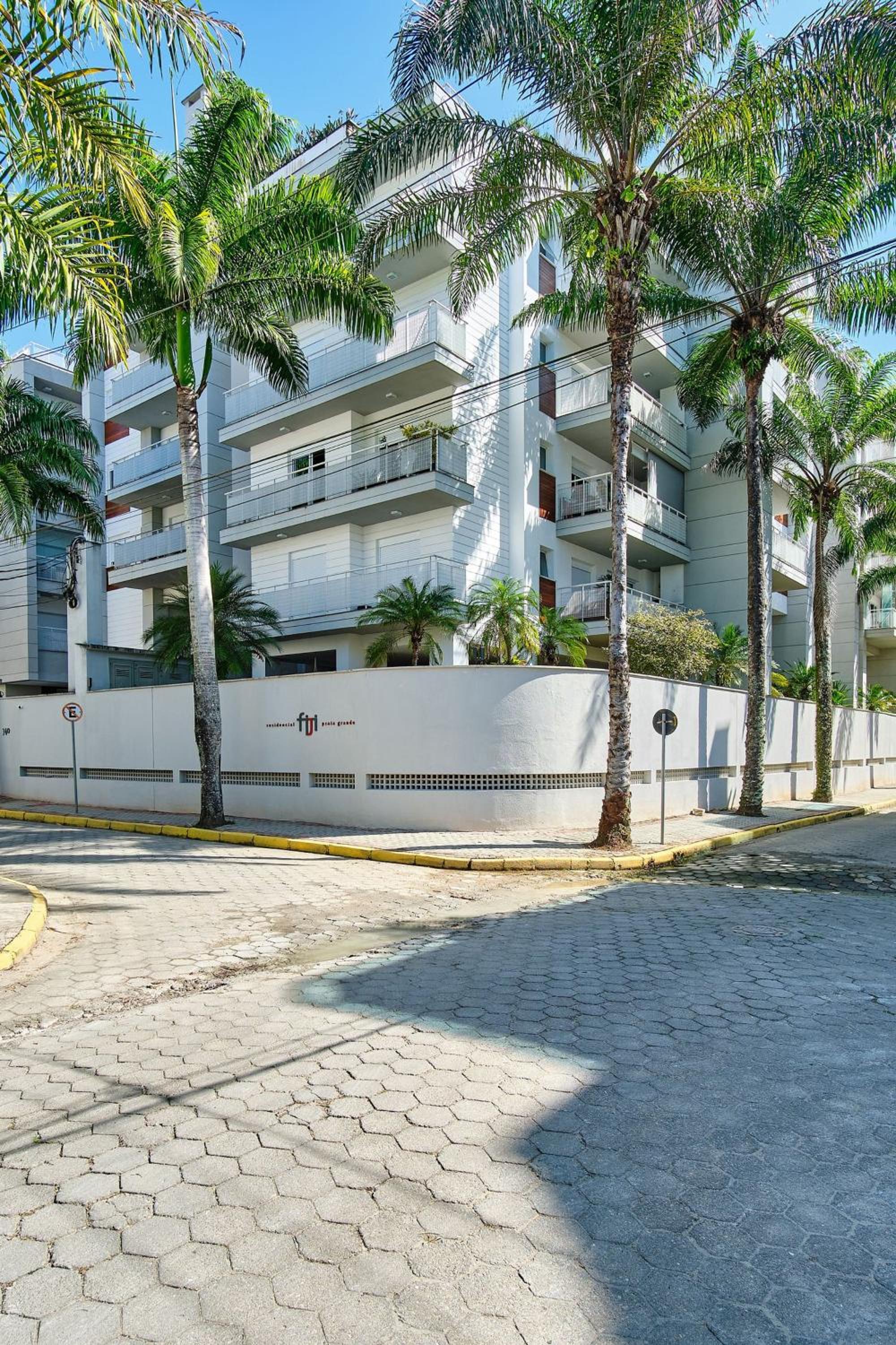 Af-63 Pertinho da Praia grande, Ar, completo e bem decorado