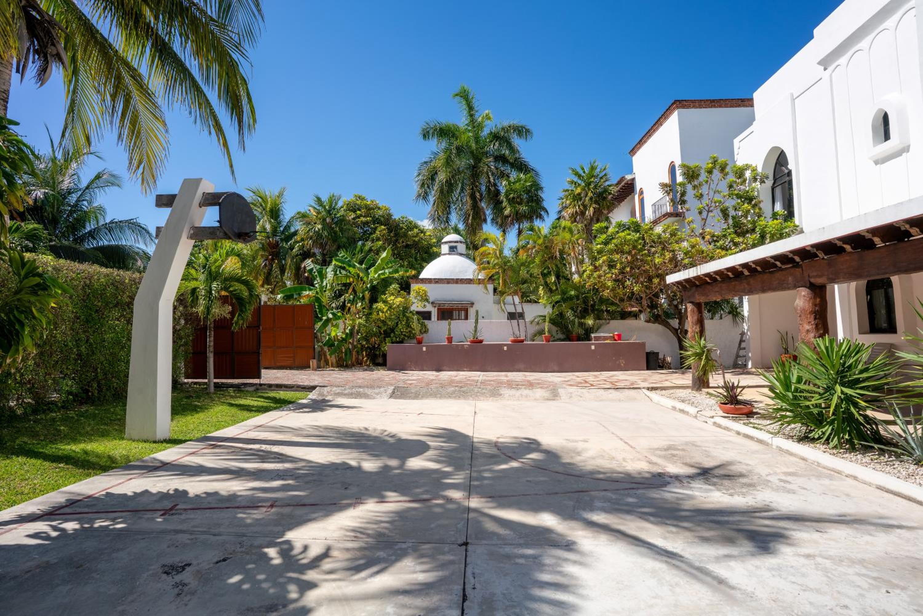 Unique 5BR Beachfront Villa w/ Private Pool!