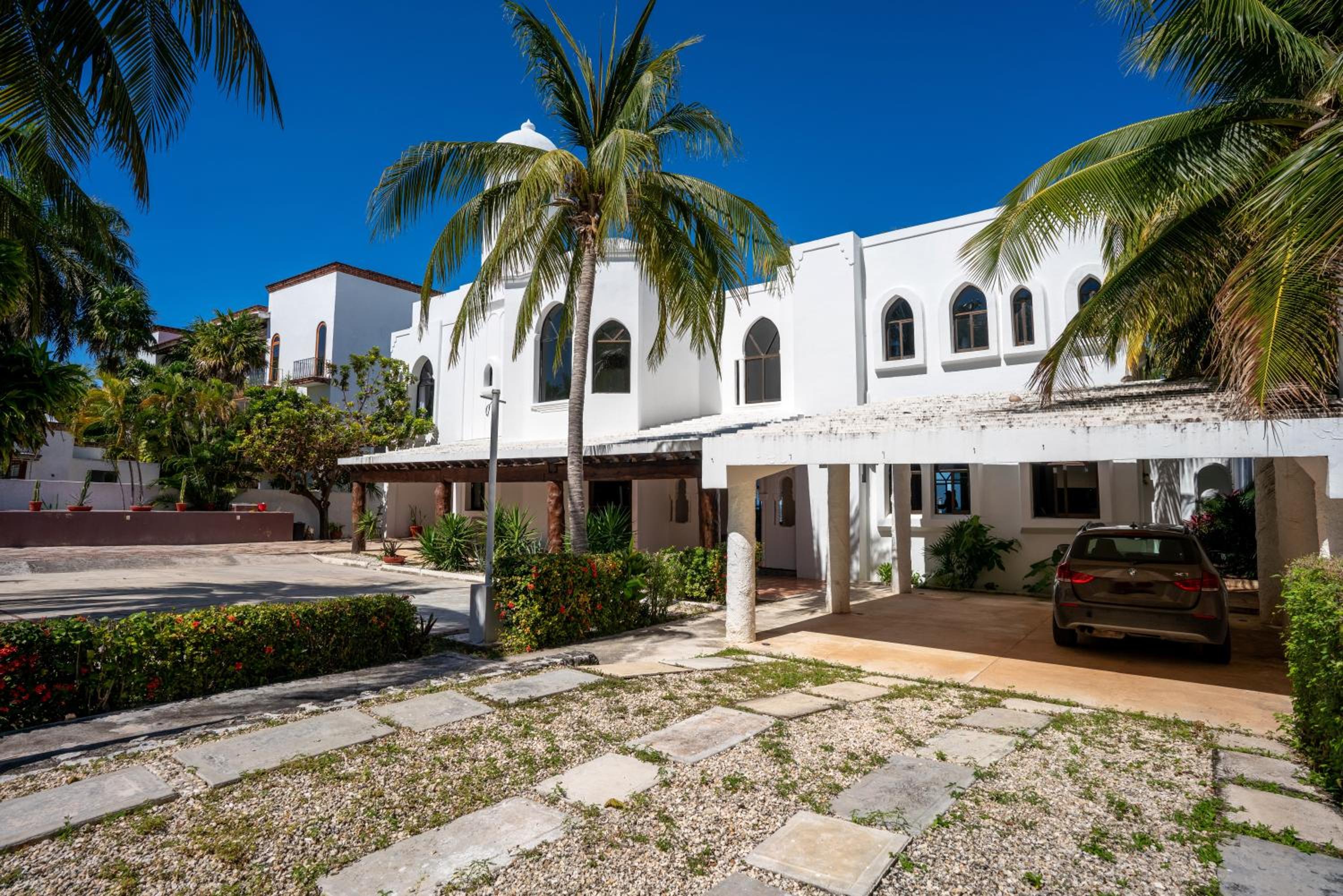 Unique 5BR Beachfront Villa w/ Private Pool!