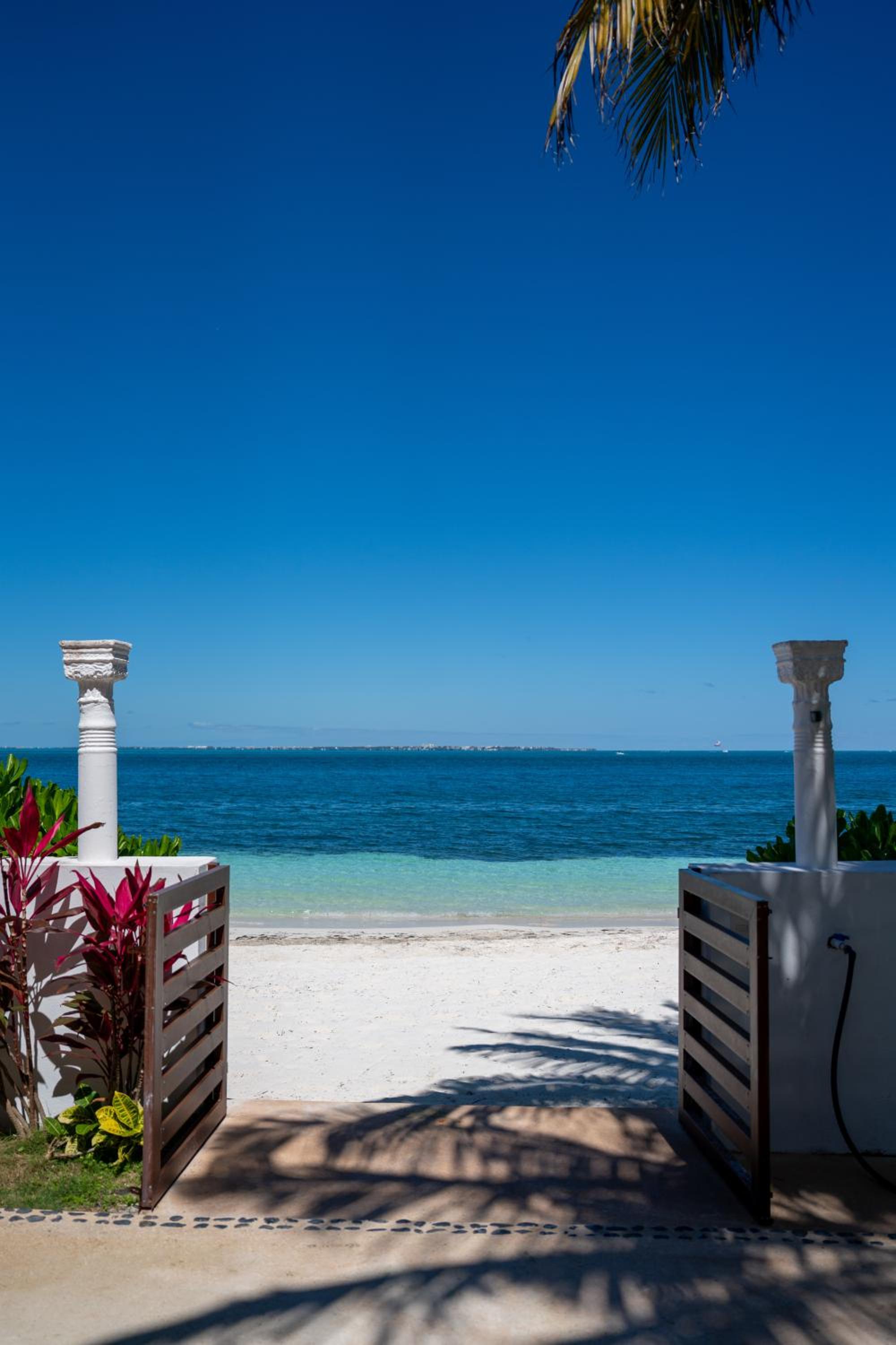 Unique 5BR Beachfront Villa w/ Private Pool!