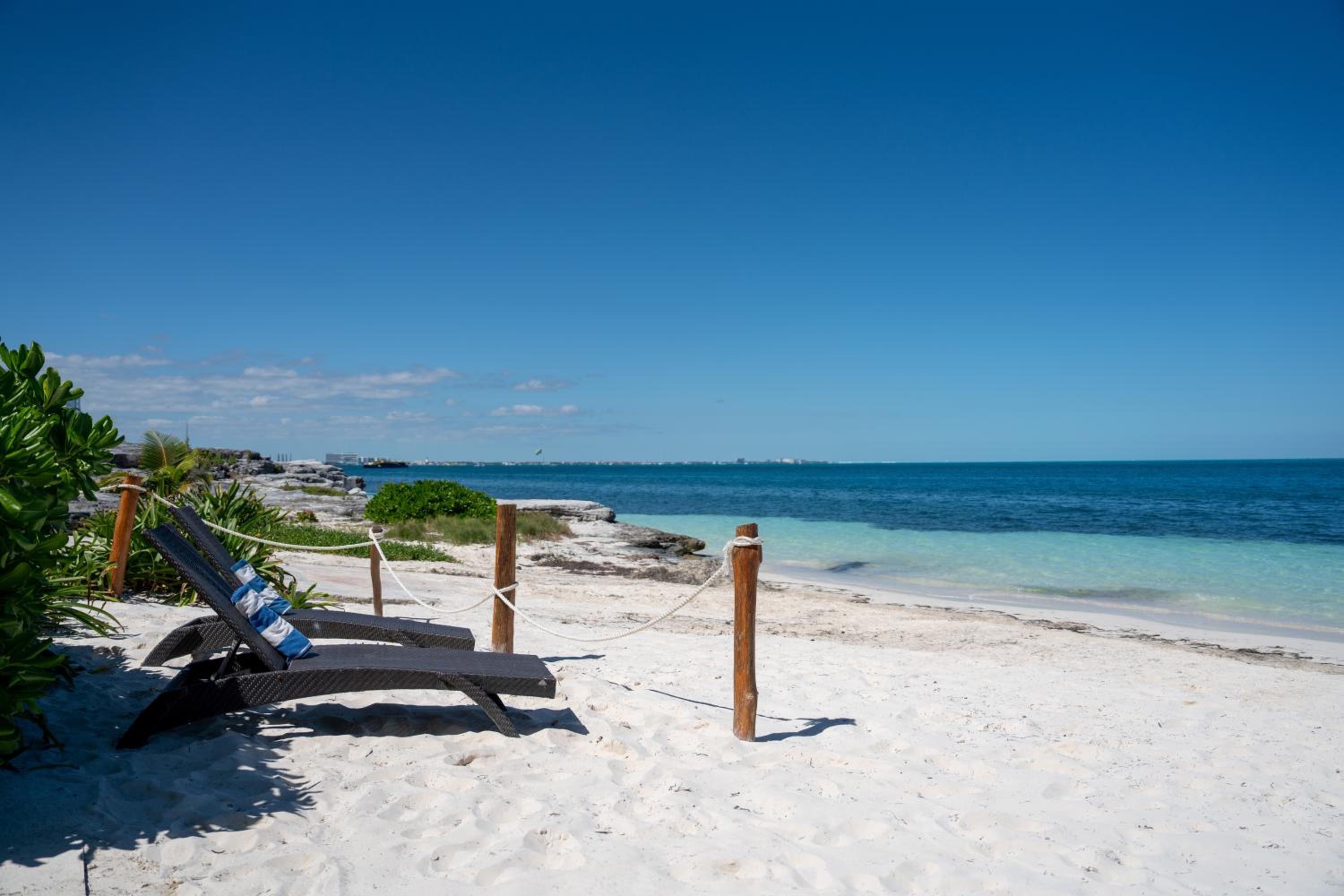 Unique 5BR Beachfront Villa w/ Private Pool!