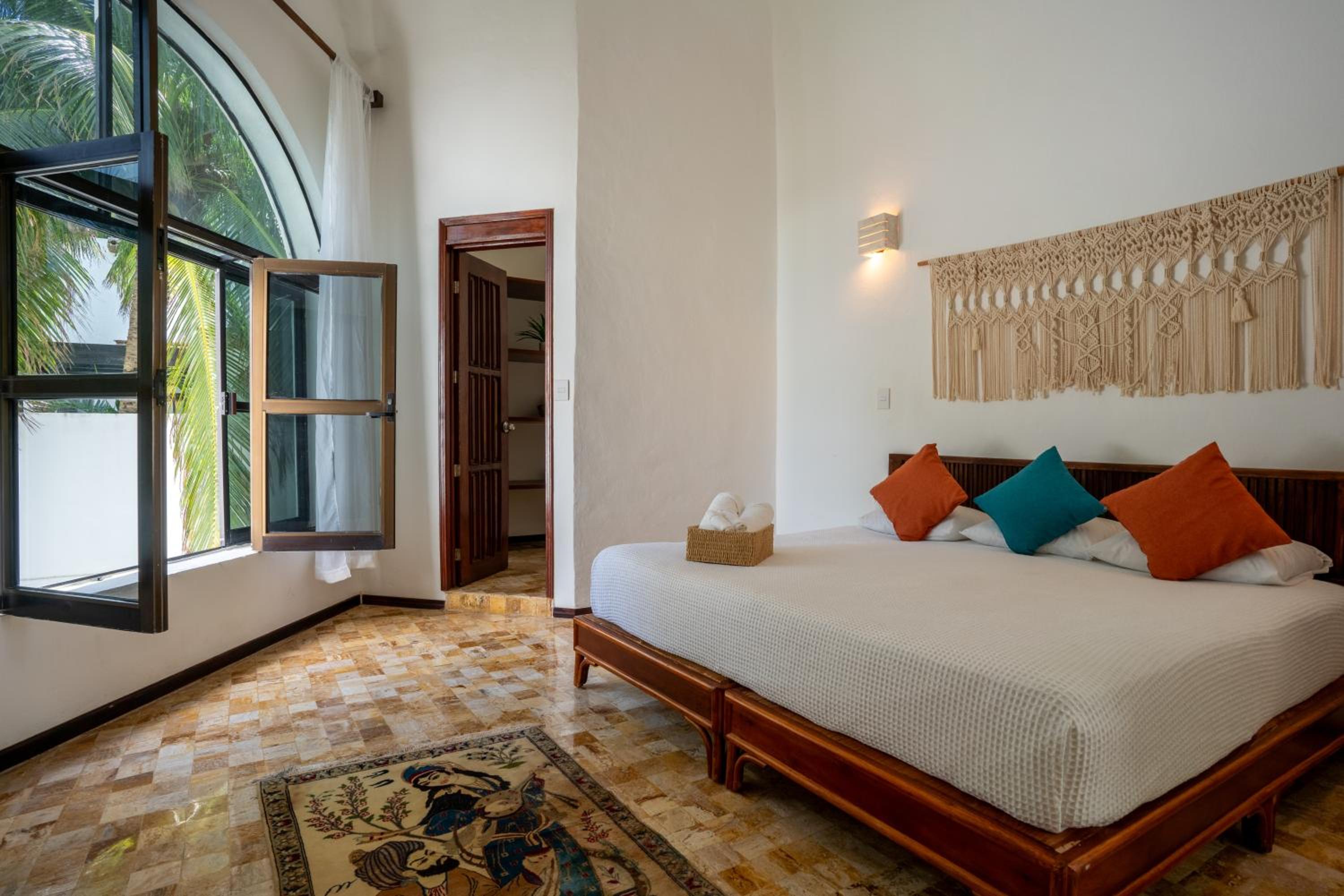 Unique 5BR Beachfront Villa w/ Private Pool!