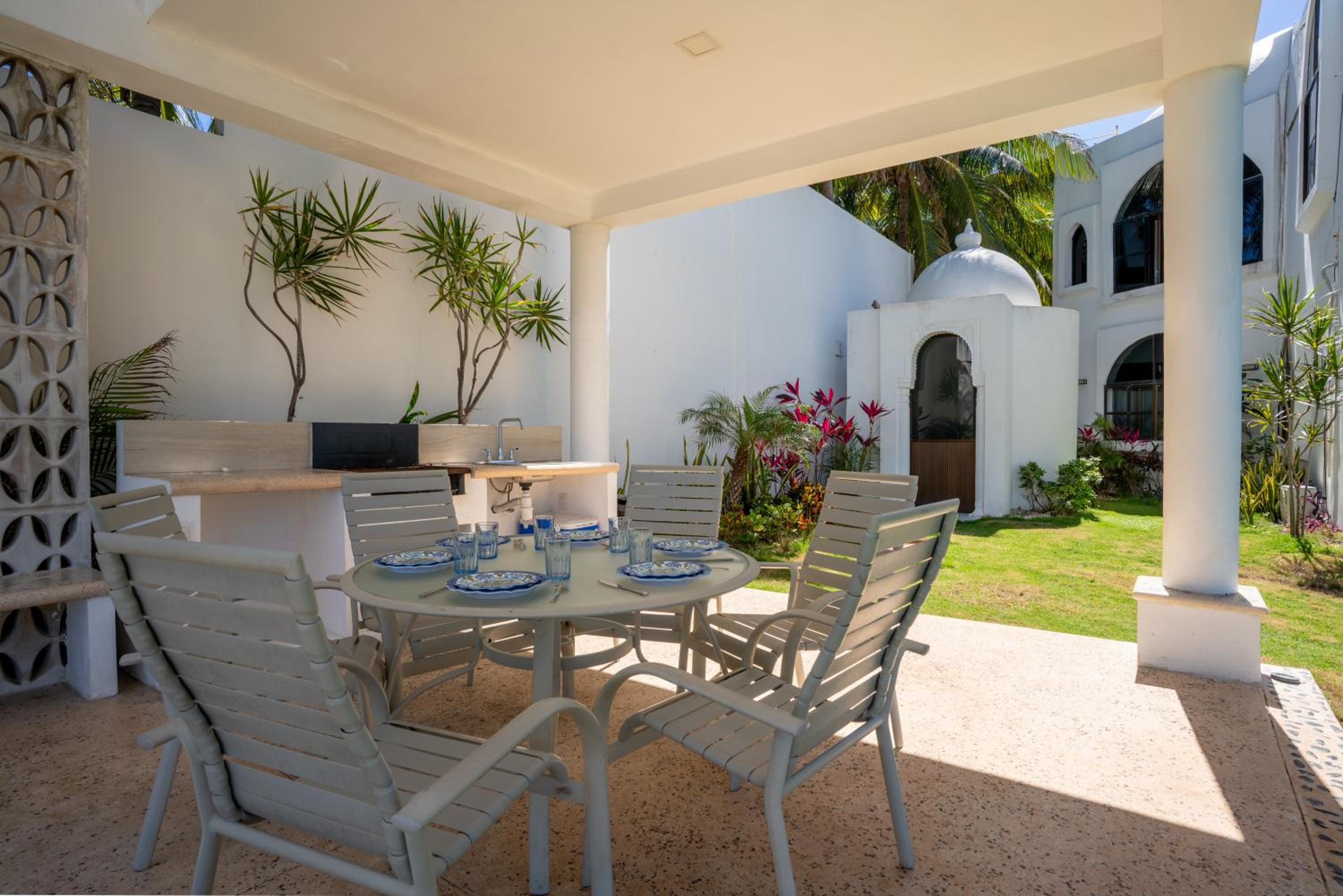 Unique 5BR Beachfront Villa w/ Private Pool!