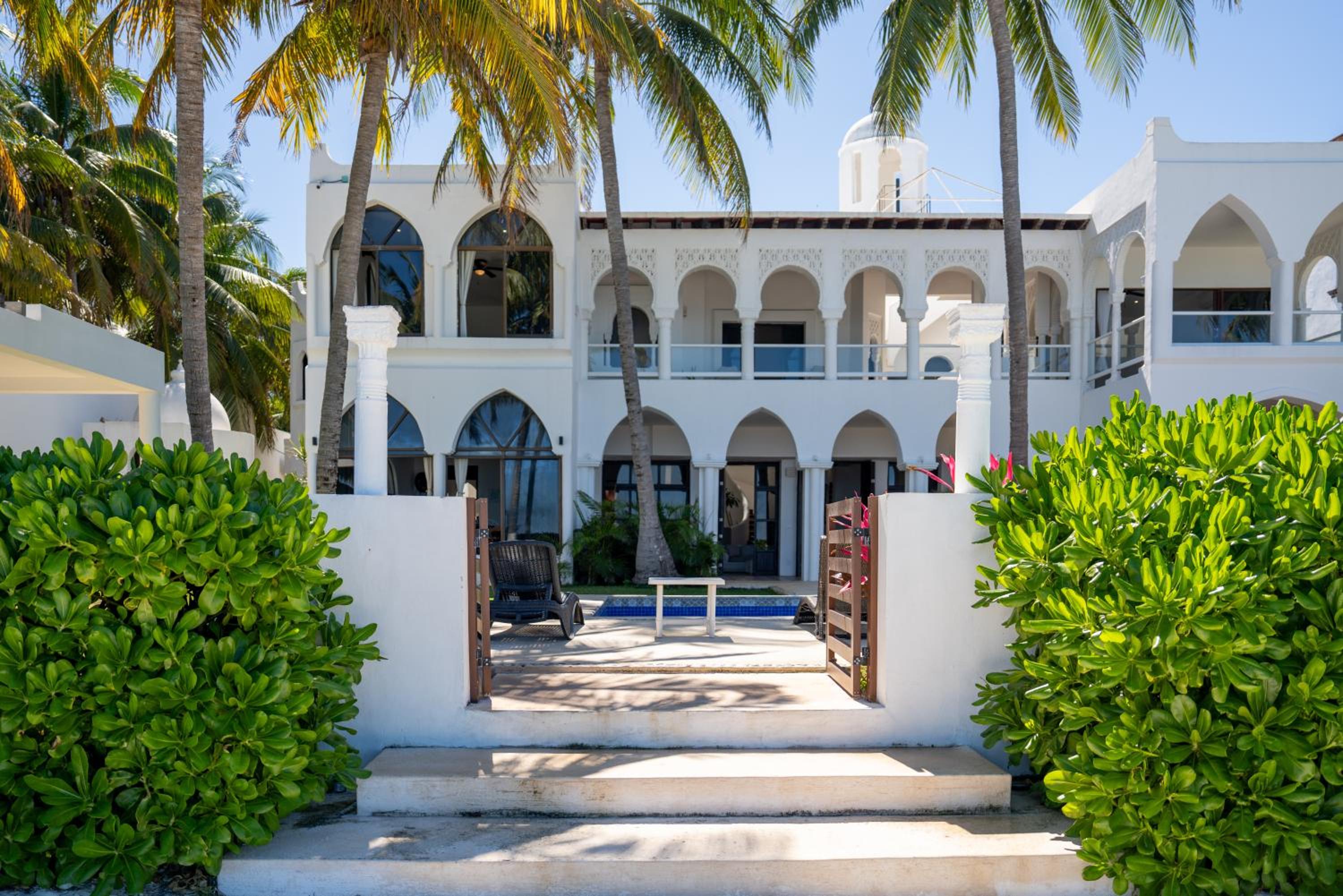 Unique 5BR Beachfront Villa w/ Private Pool!
