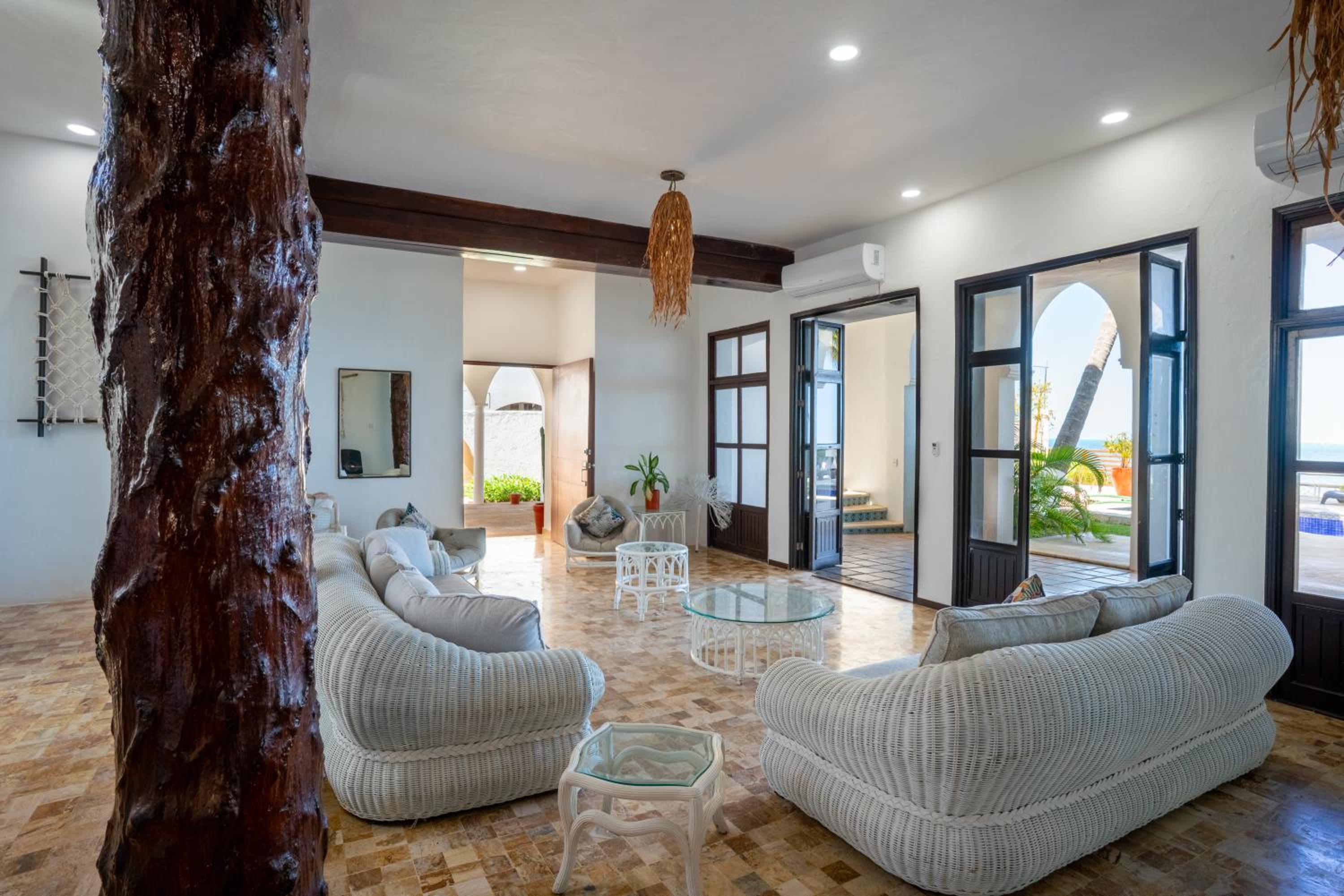 Unique 5BR Beachfront Villa w/ Private Pool!