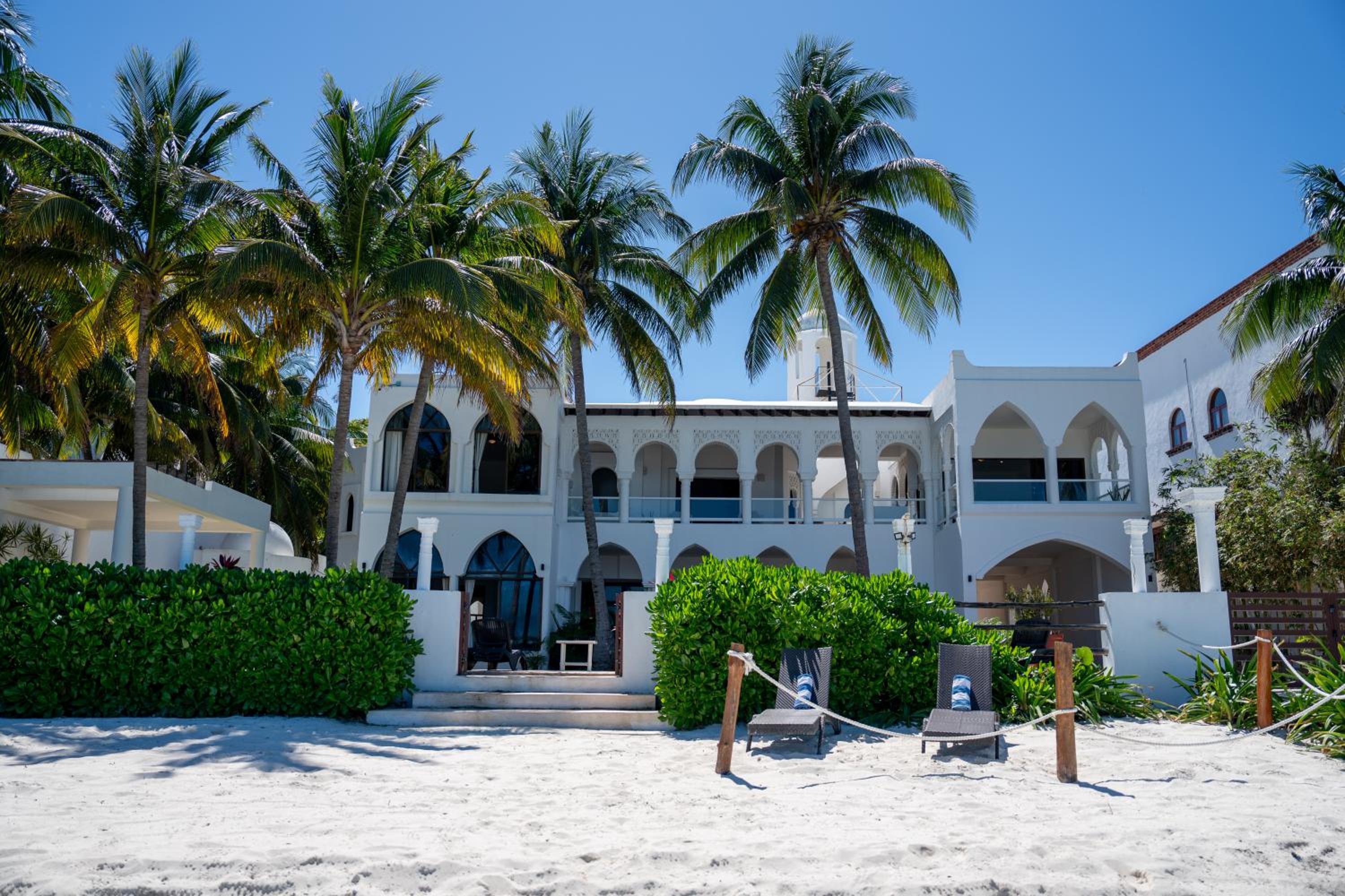 Unique 5BR Beachfront Villa w/ Private Pool!